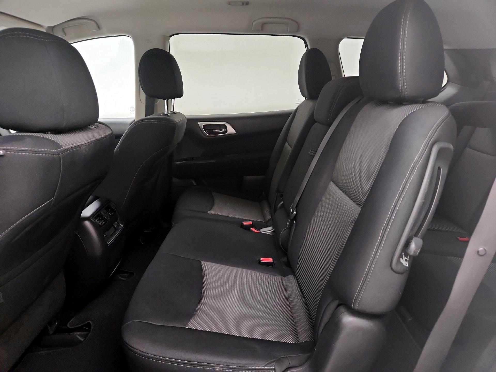 Thumbnail: 2017 Nissan Pathfinder - 18