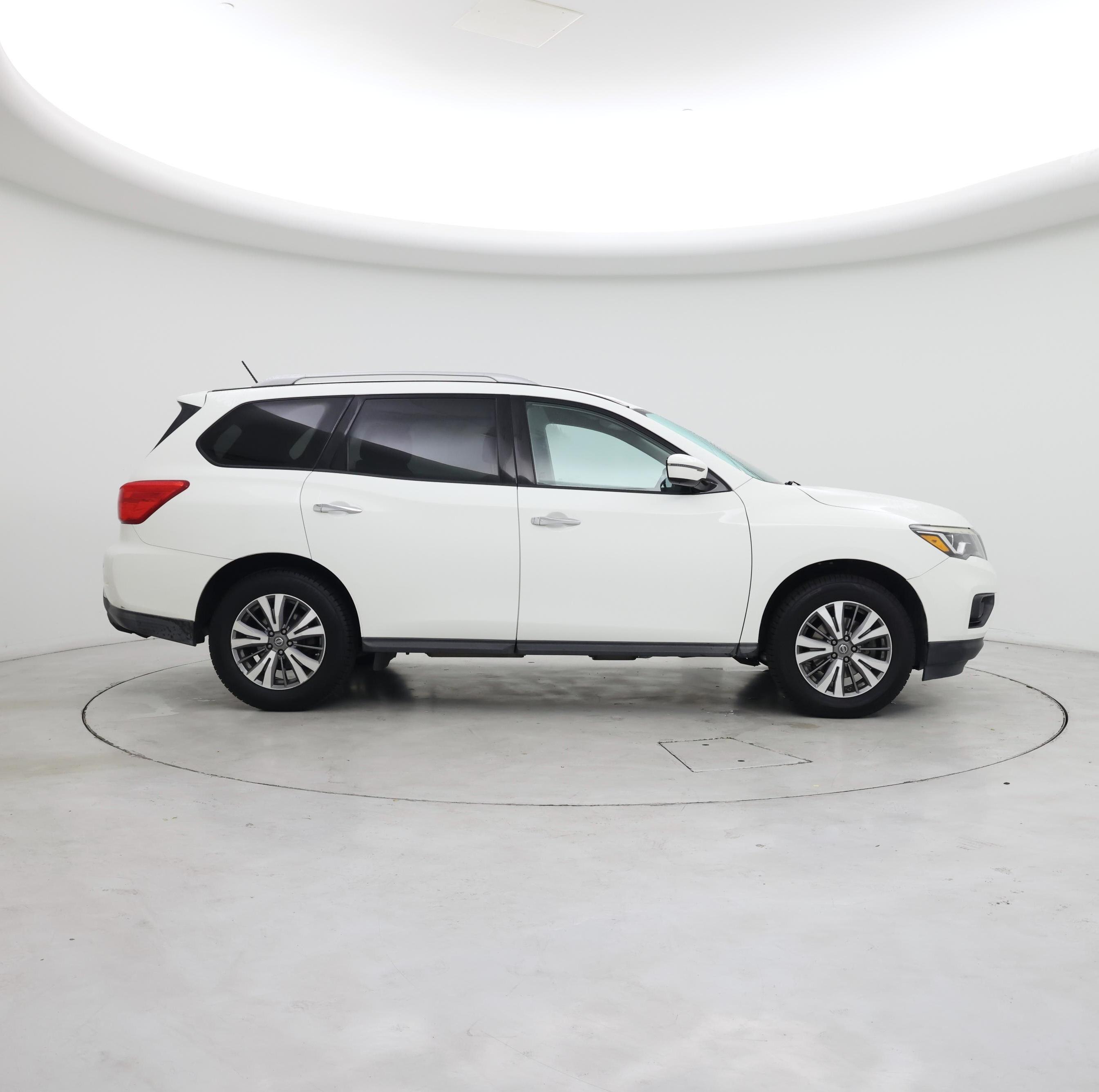 Thumbnail: 2017 Nissan Pathfinder - 7