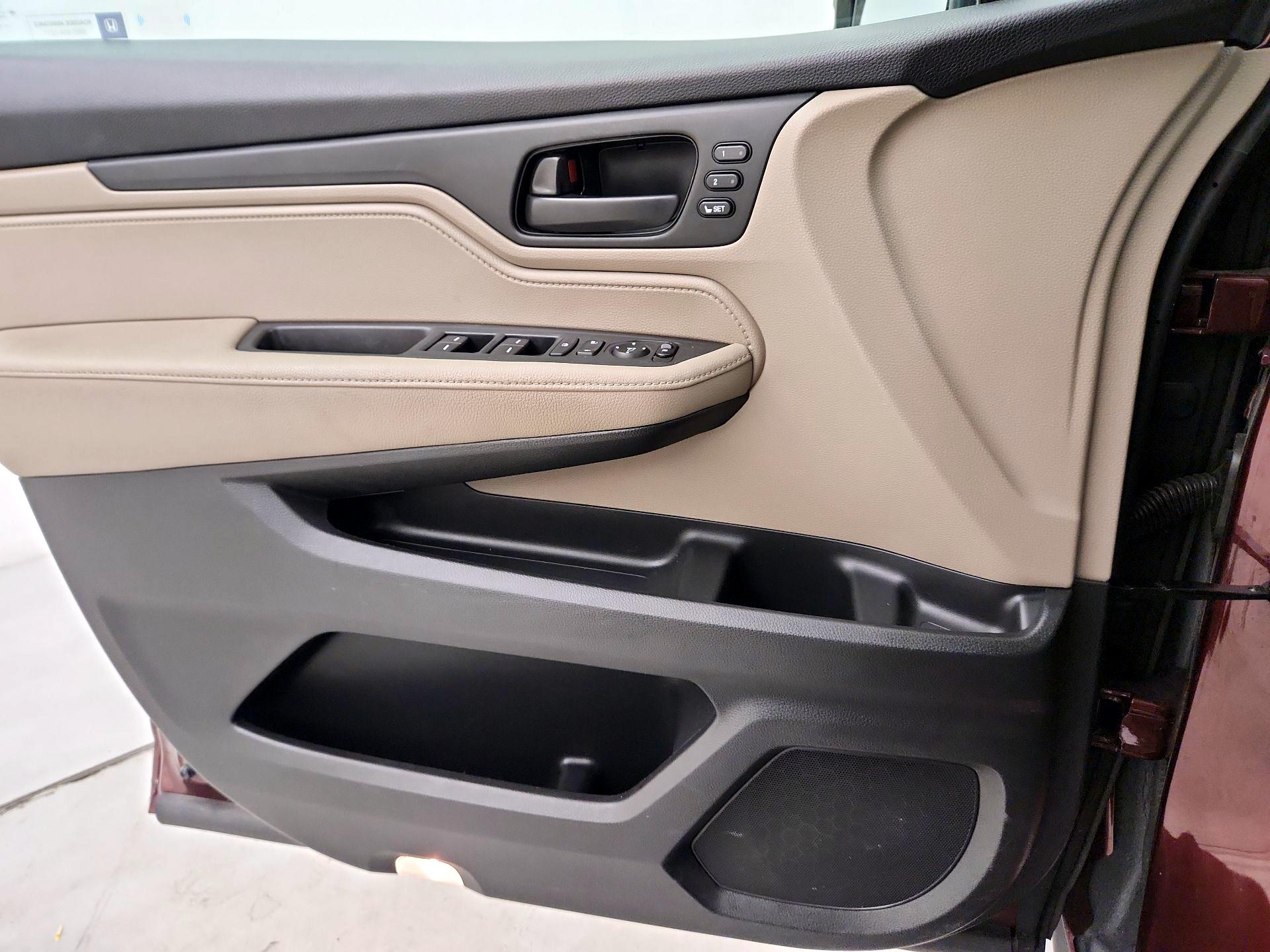 Thumbnail: 2018 Honda Odyssey - 12