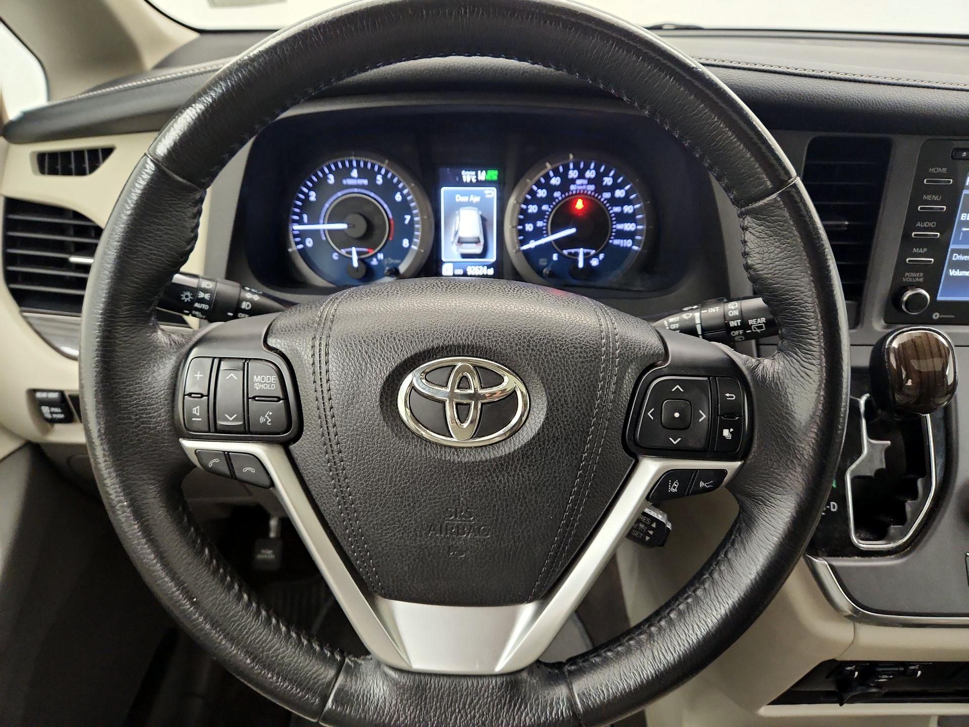 Thumbnail: 2018 Toyota Sienna - 10