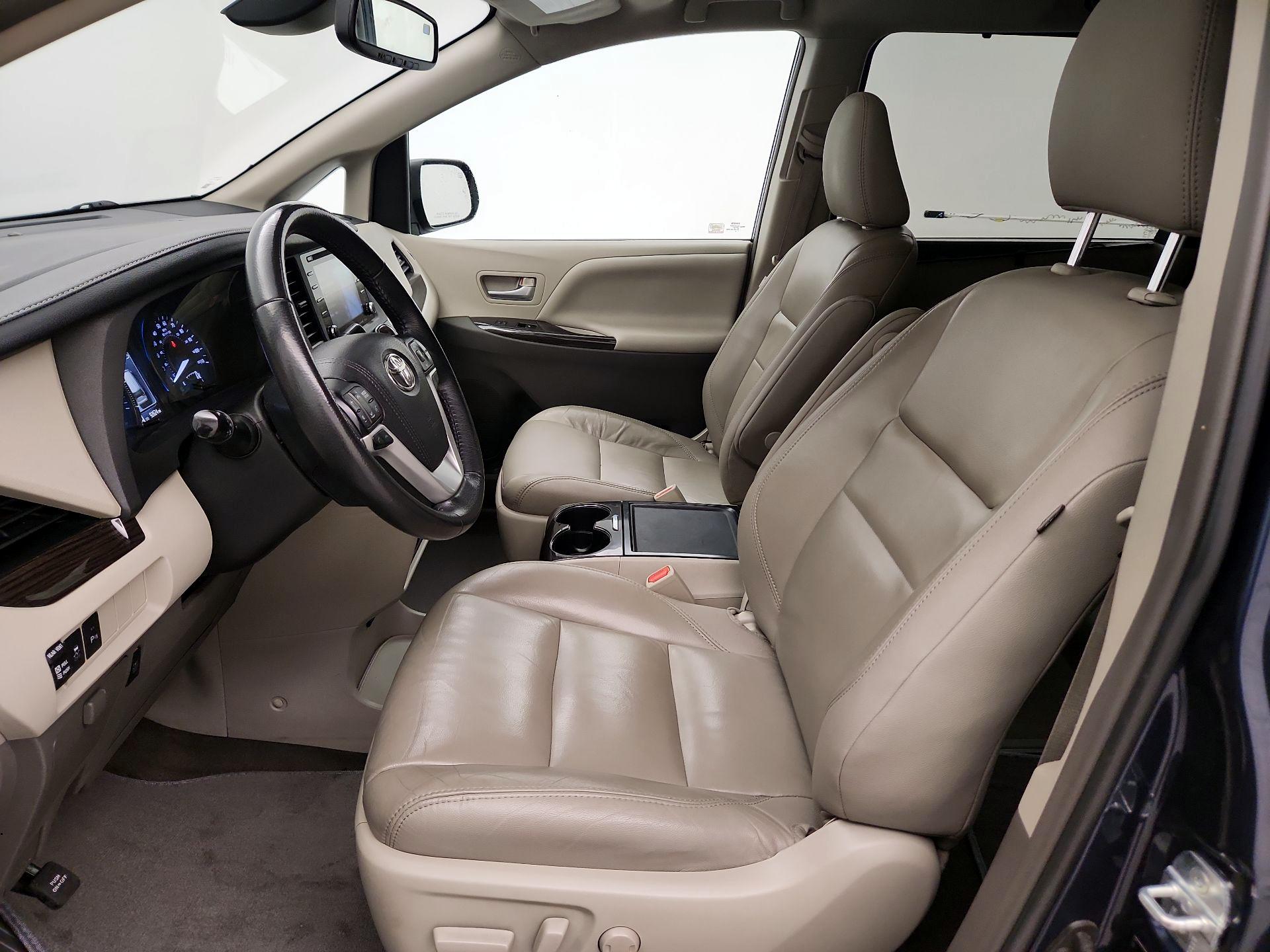 Thumbnail: 2018 Toyota Sienna - 11