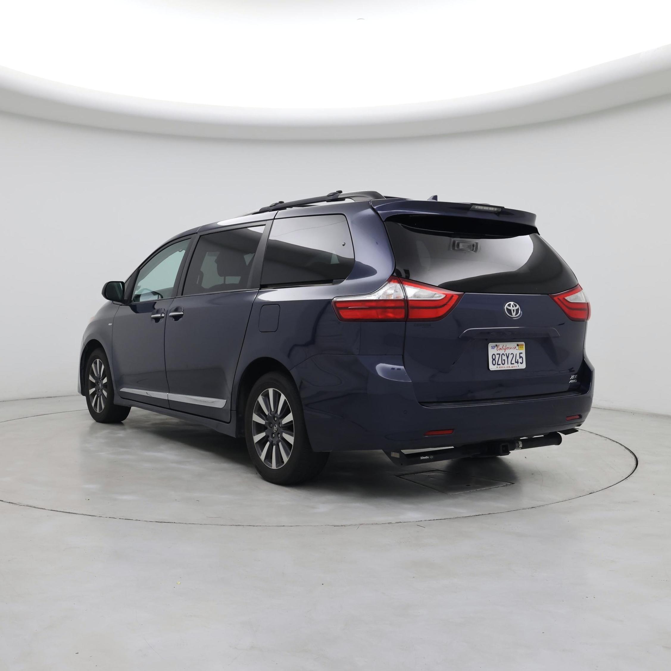 Thumbnail: 2018 Toyota Sienna - 2