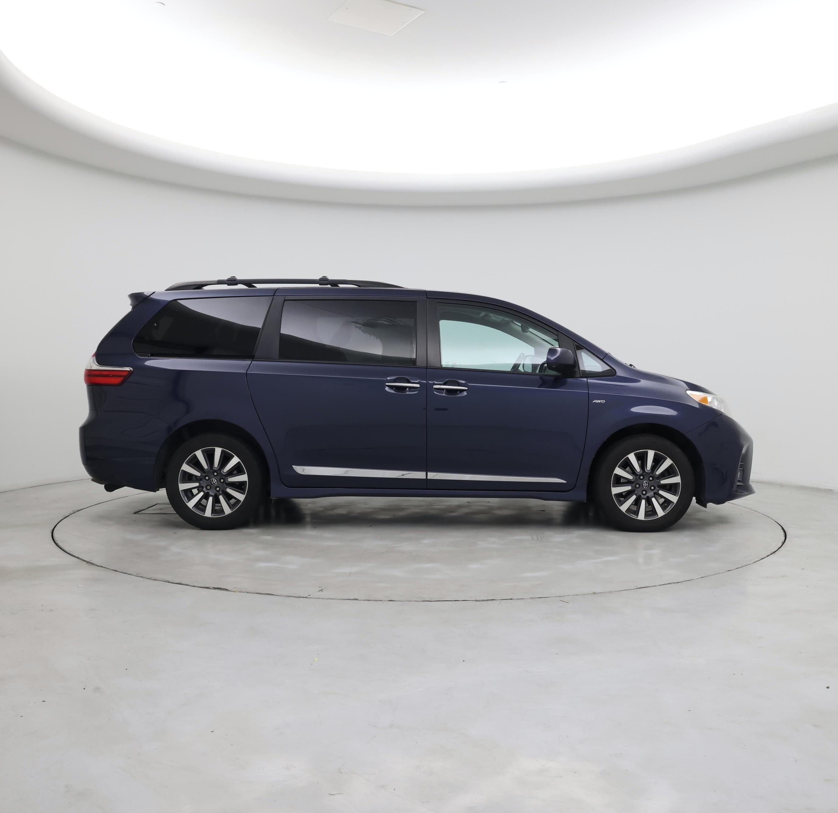 Thumbnail: 2018 Toyota Sienna - 7