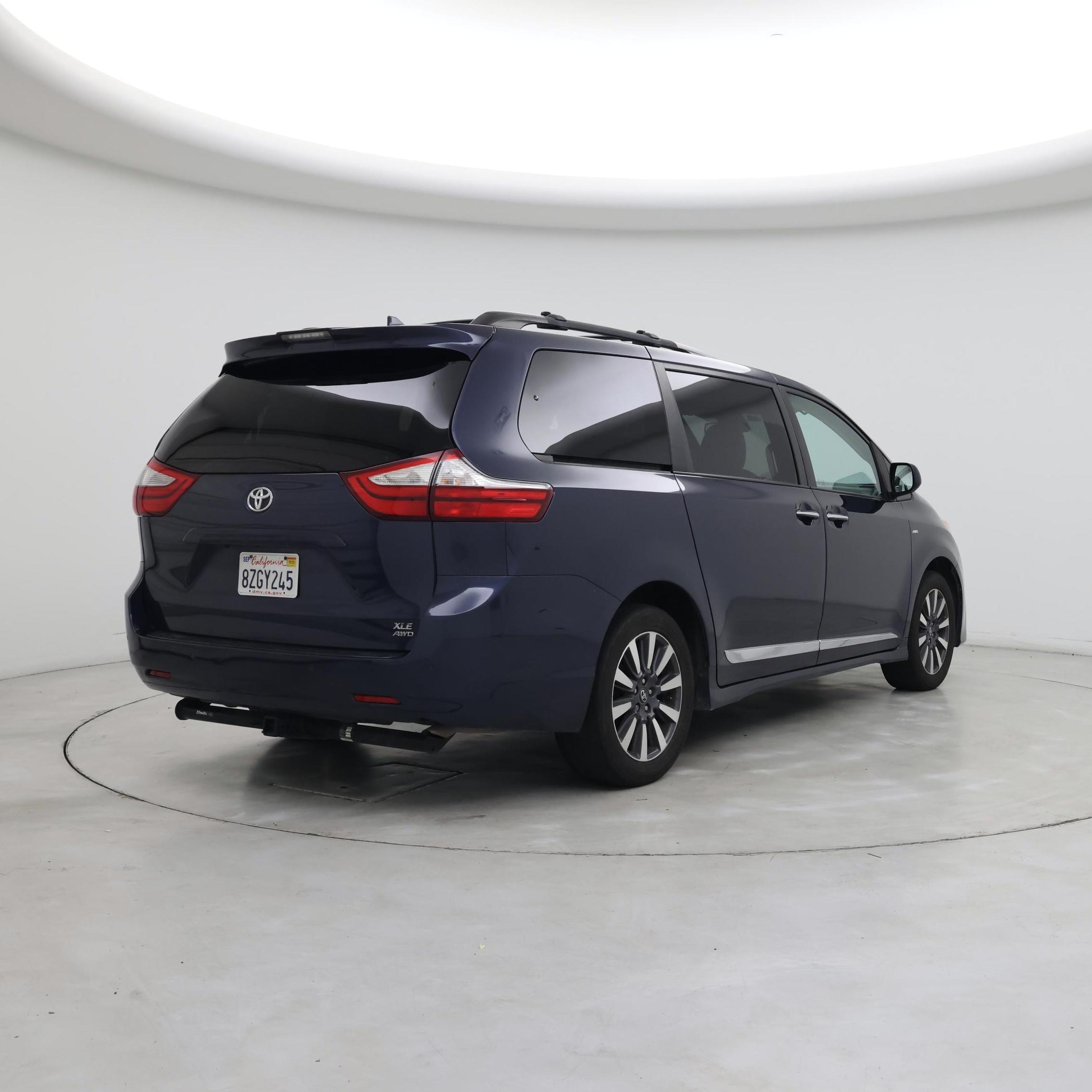 Thumbnail: 2018 Toyota Sienna - 8