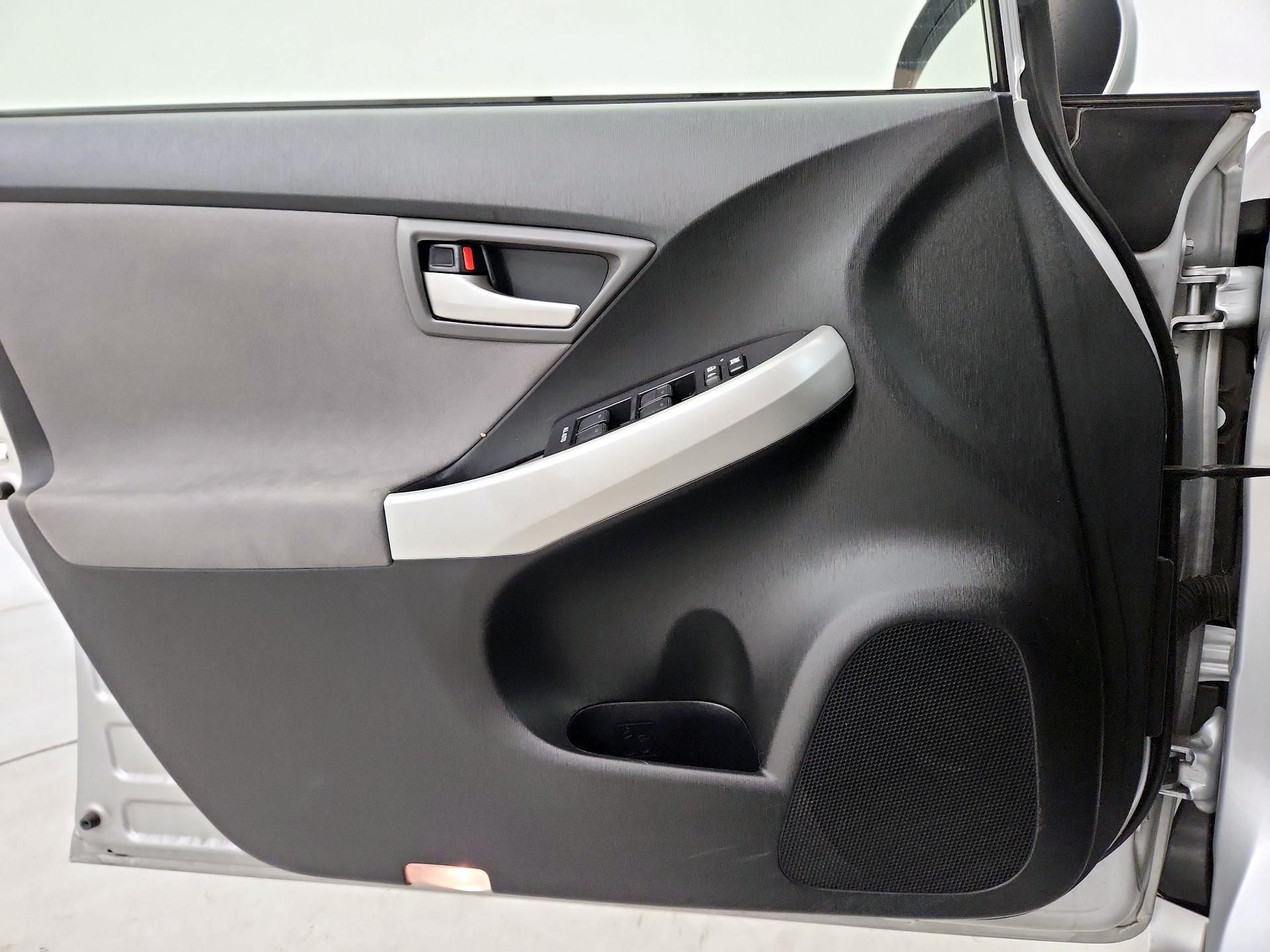 Thumbnail: 2015 Toyota Prius - 12