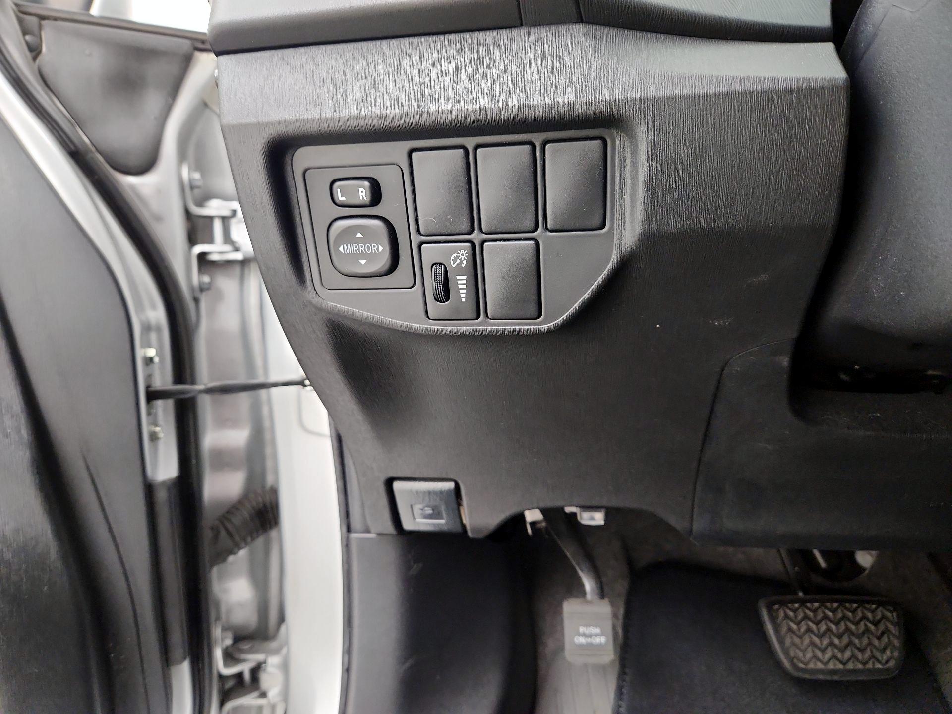 Thumbnail: 2015 Toyota Prius - 13