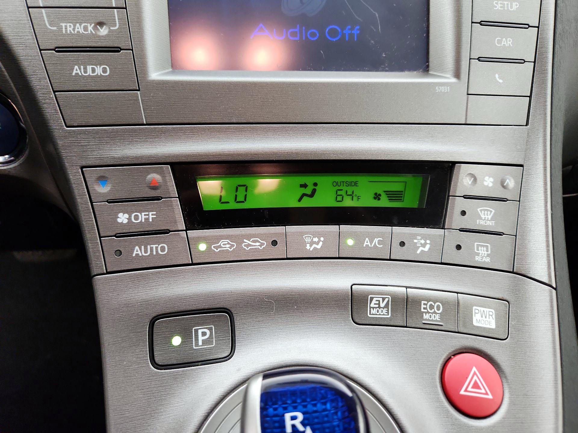Thumbnail: 2015 Toyota Prius - 16