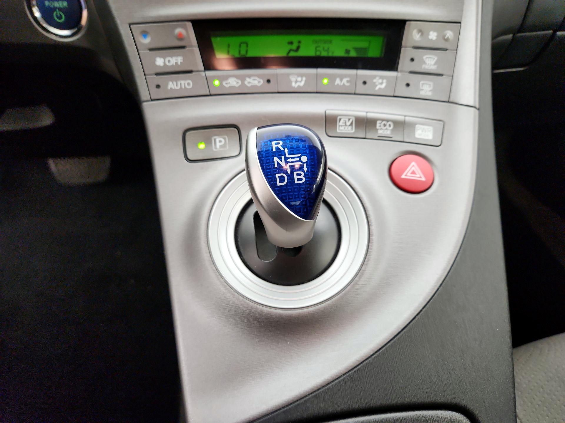 Thumbnail: 2015 Toyota Prius - 17