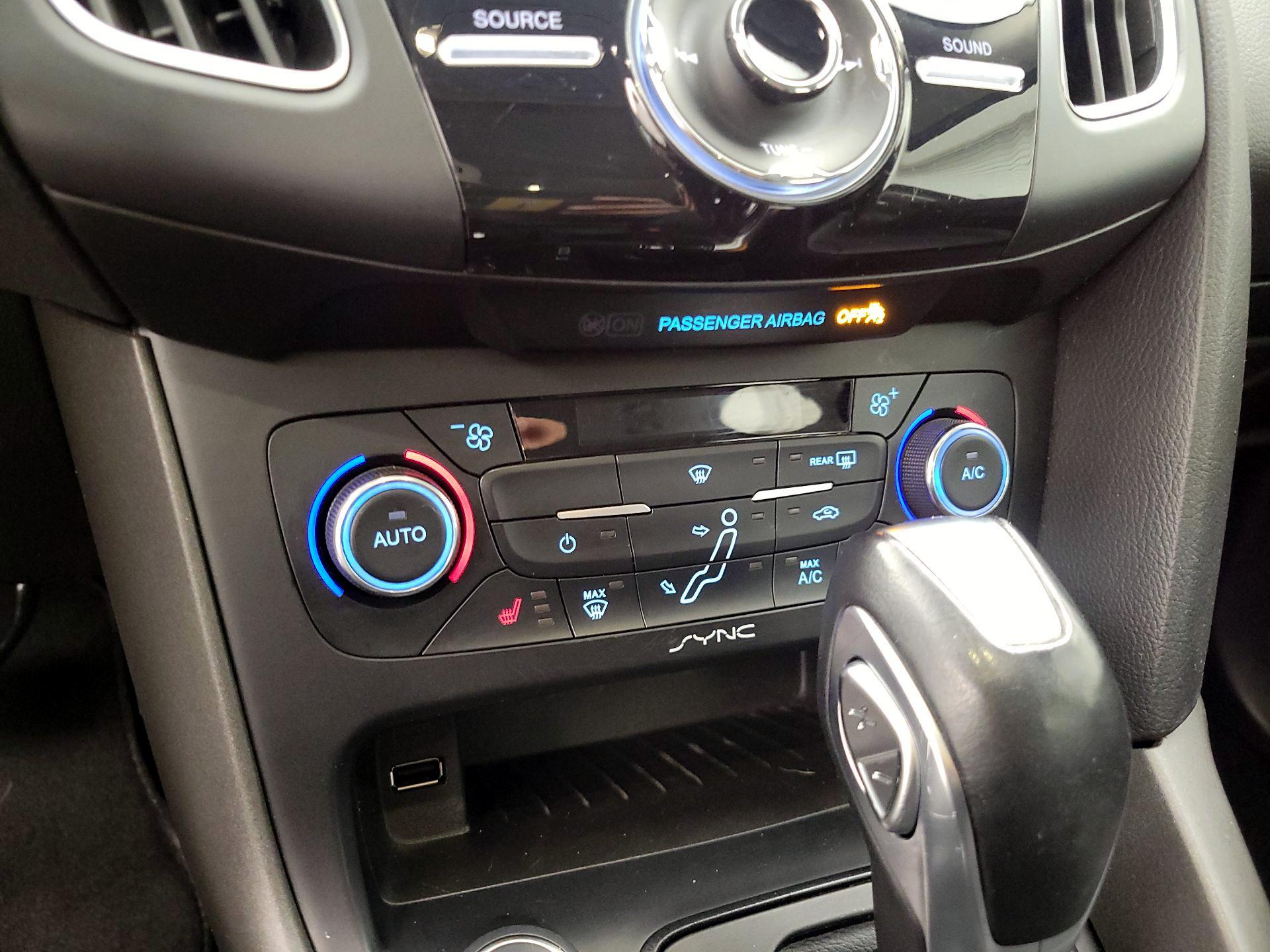Thumbnail: 2016 Ford Focus - 16