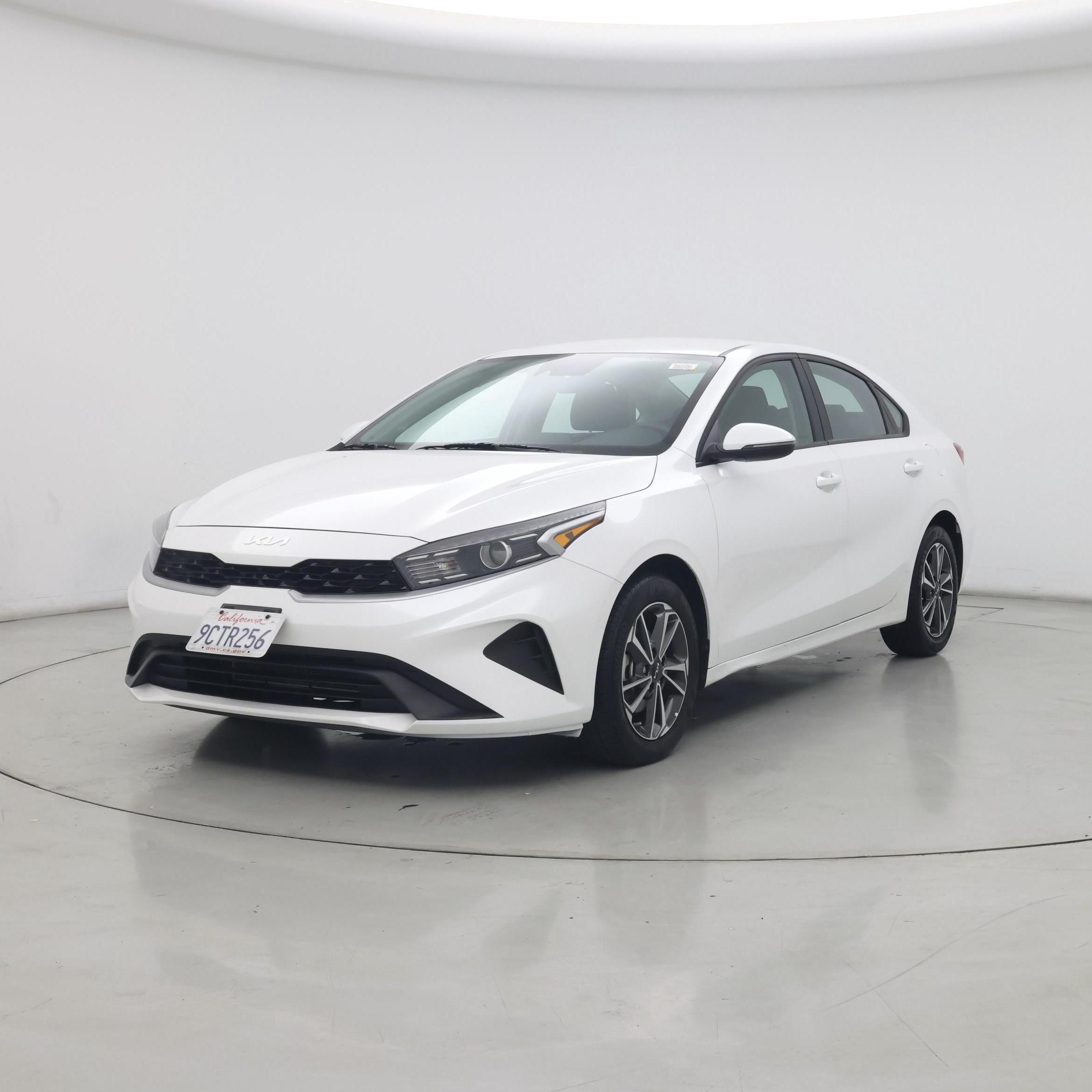 Thumbnail: 2023 Kia Forte - 4