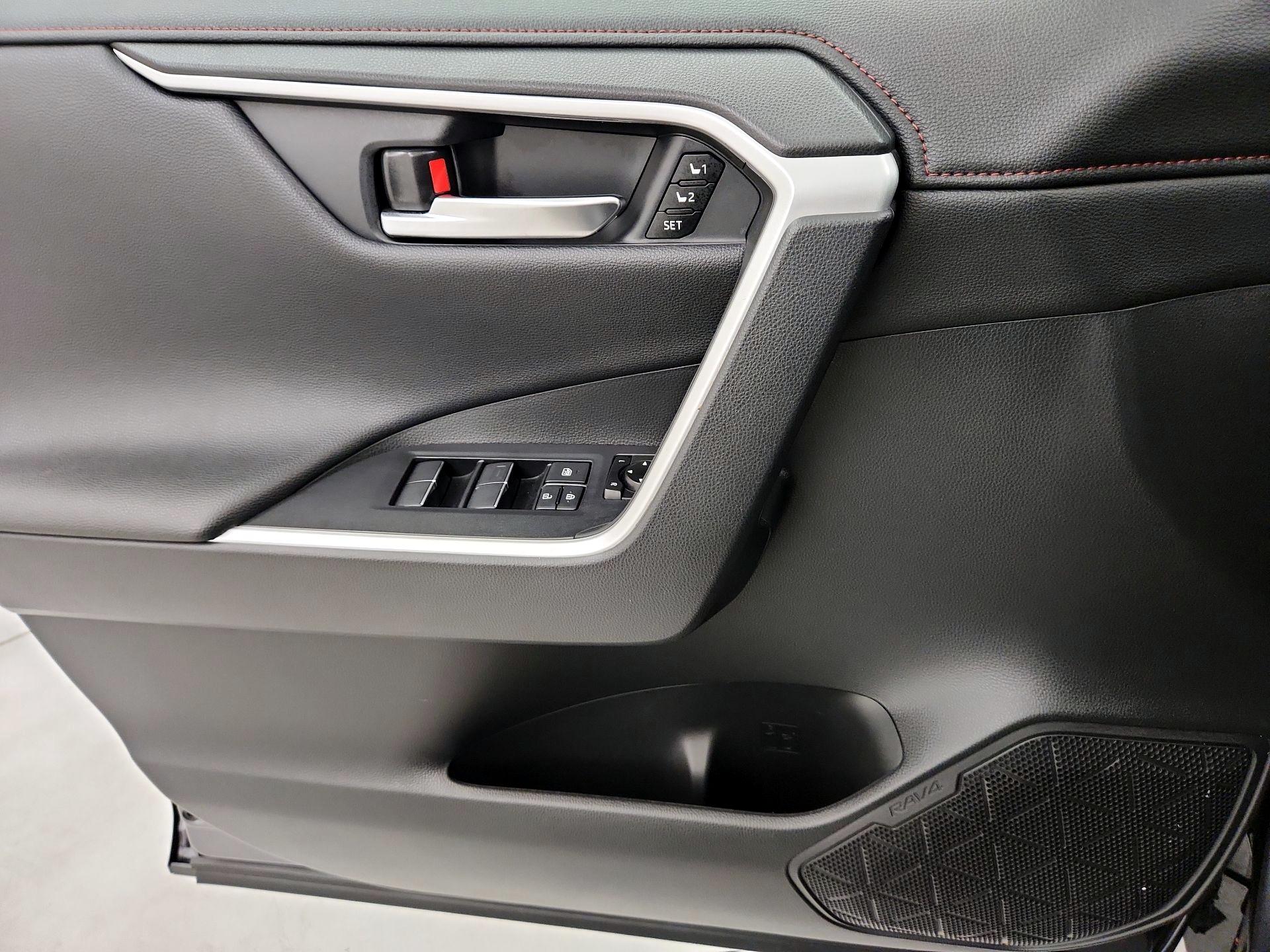 Thumbnail: 2021 Toyota RAV4 - 12