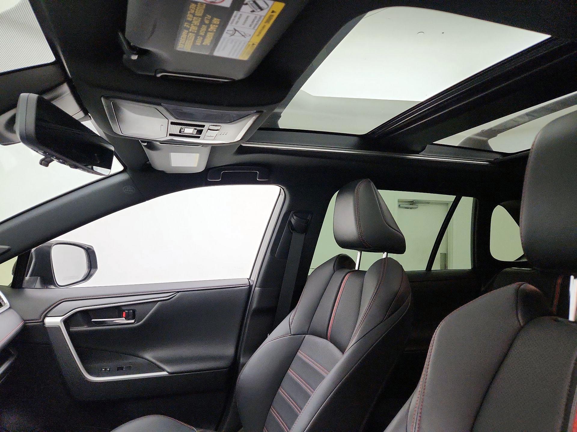 Thumbnail: 2021 Toyota RAV4 - 20