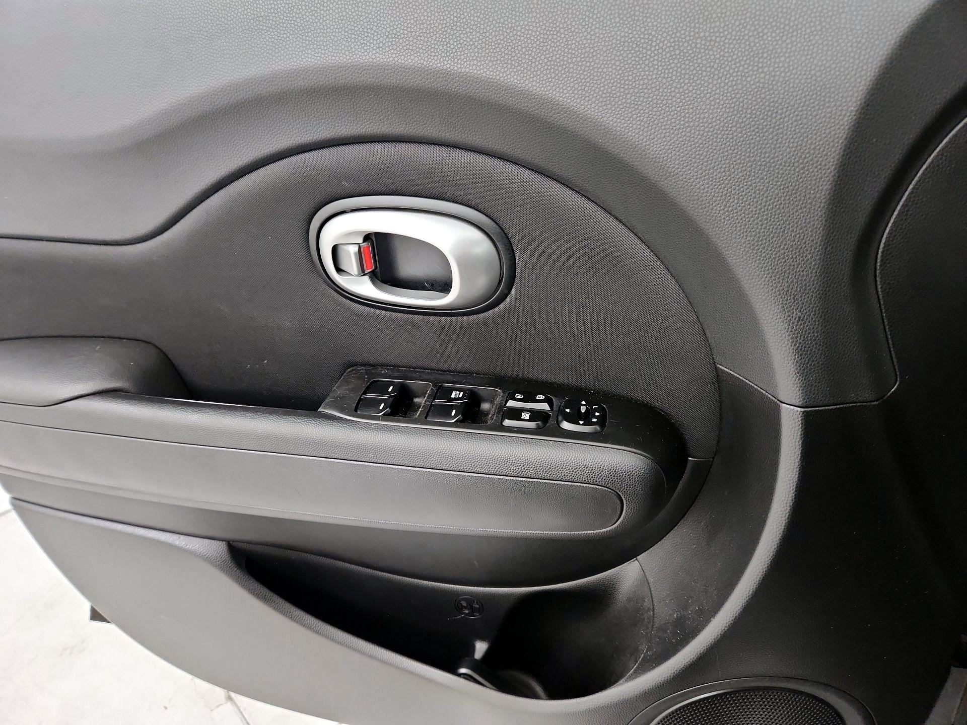 Thumbnail: 2015 Kia Soul - 12