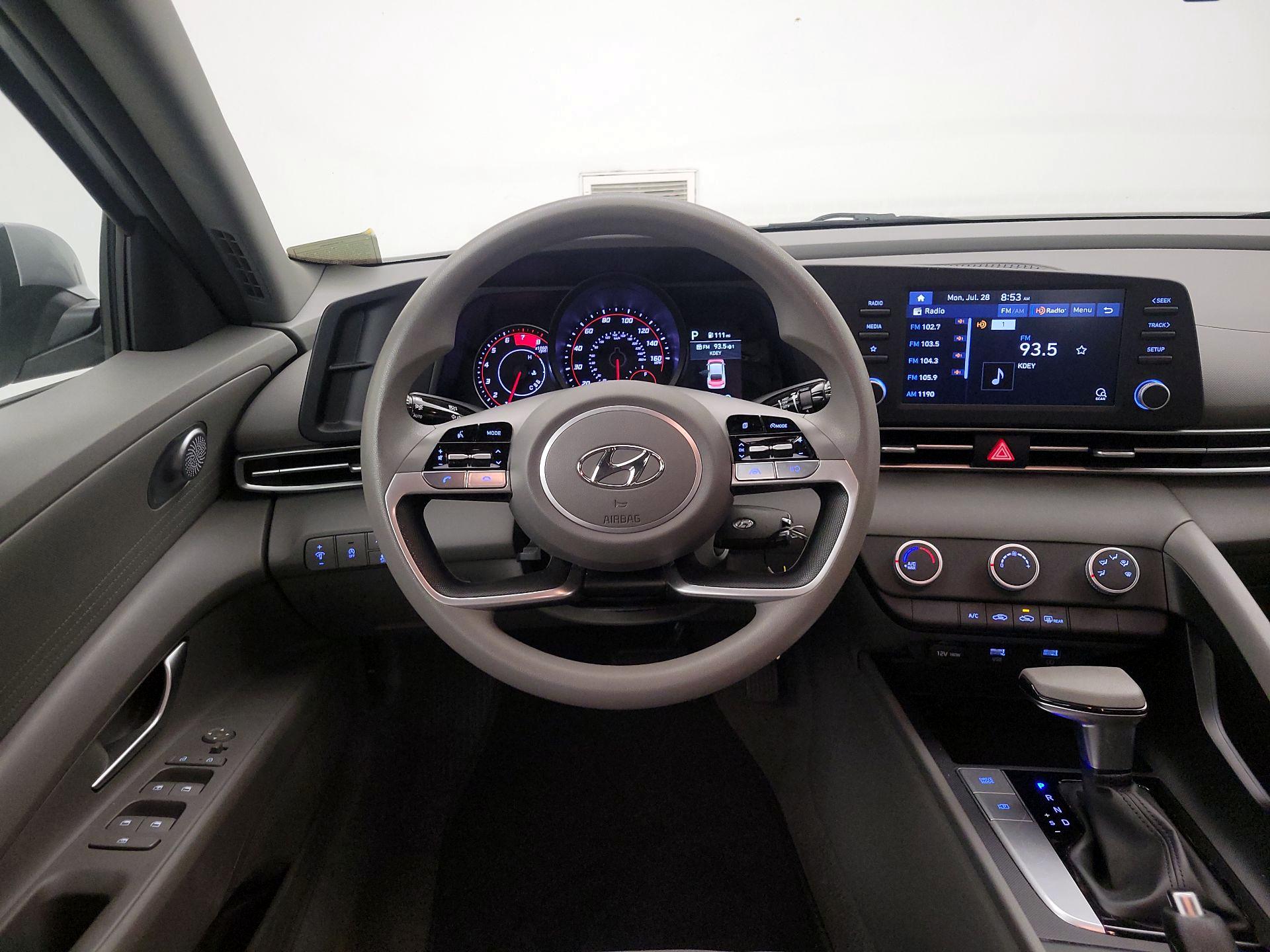 Thumbnail: 2022 Hyundai Elantra - 10