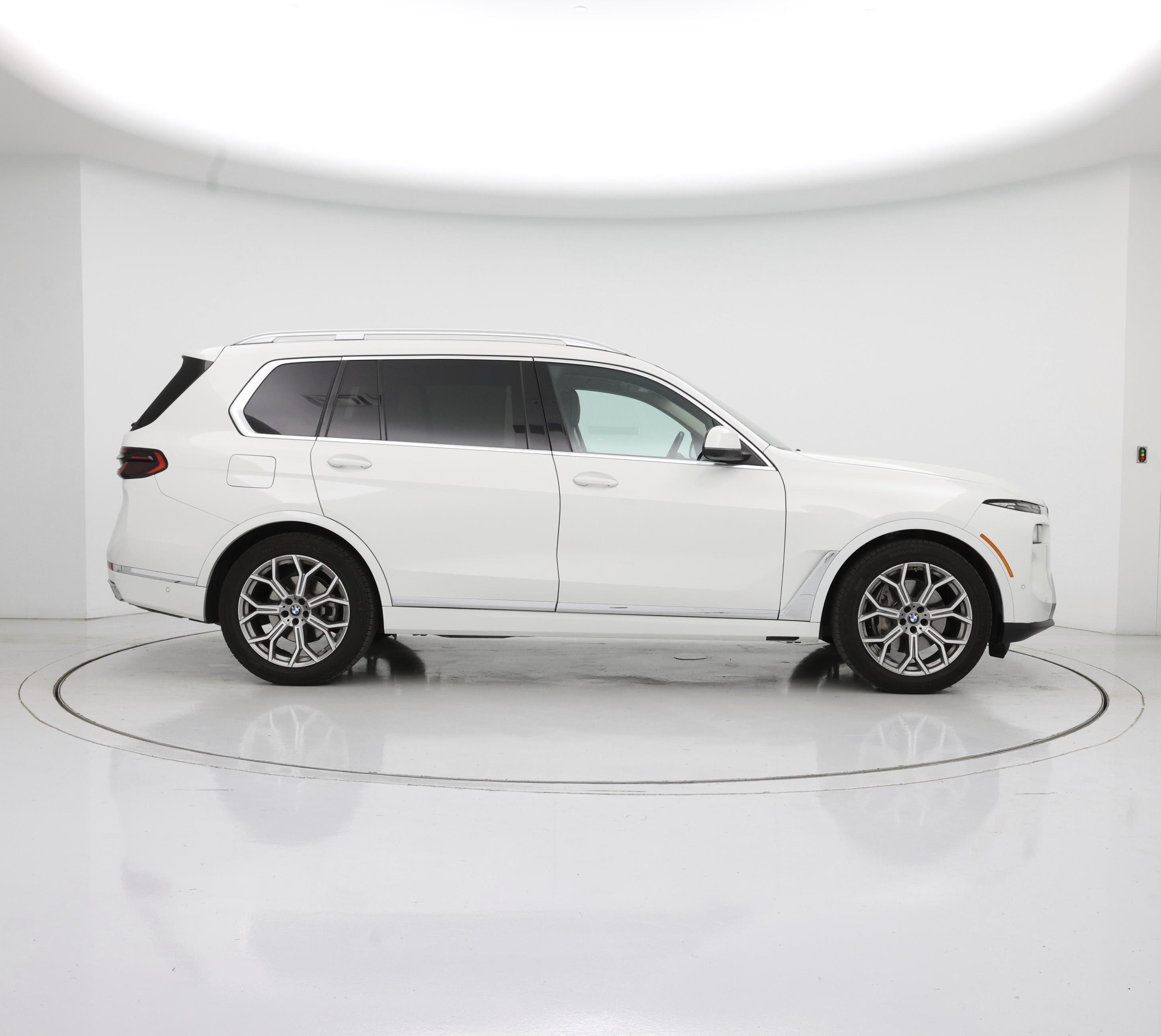 Thumbnail: 2023 BMW X7 - 7