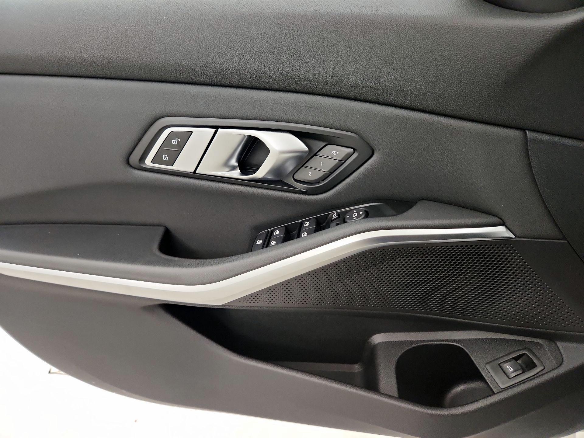 Thumbnail: 2019 BMW 3 Series - 12