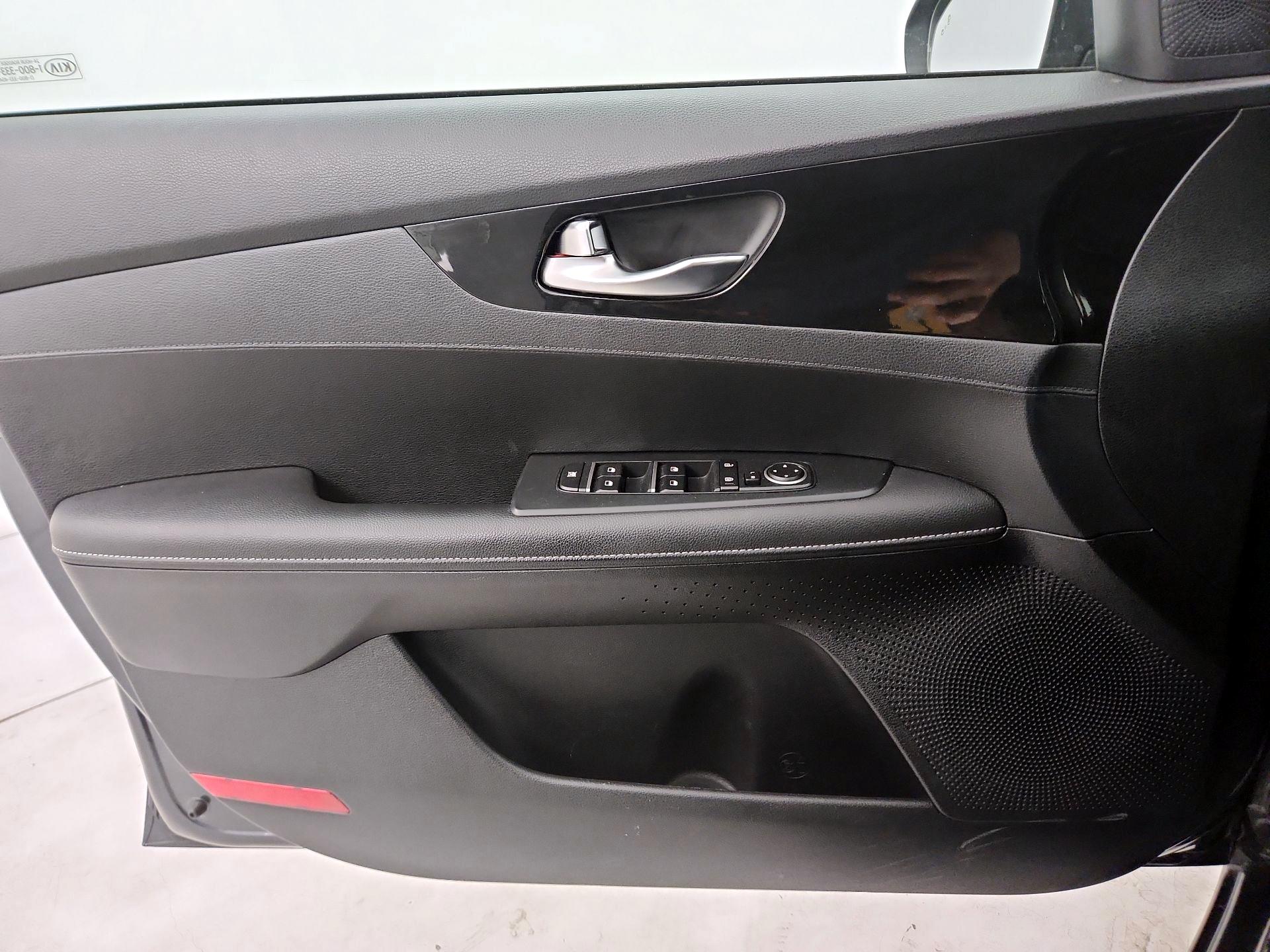 Thumbnail: 2019 Kia Forte - 12