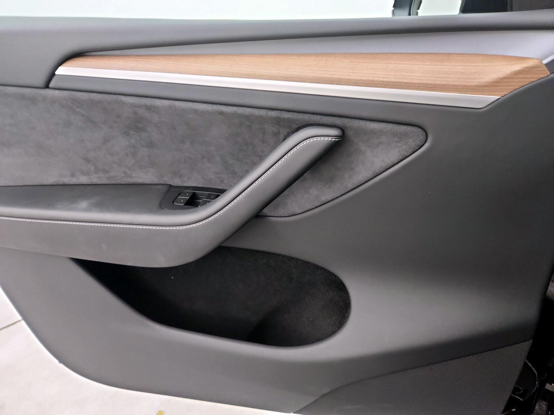 Thumbnail: 2023 Tesla Model Y - 12