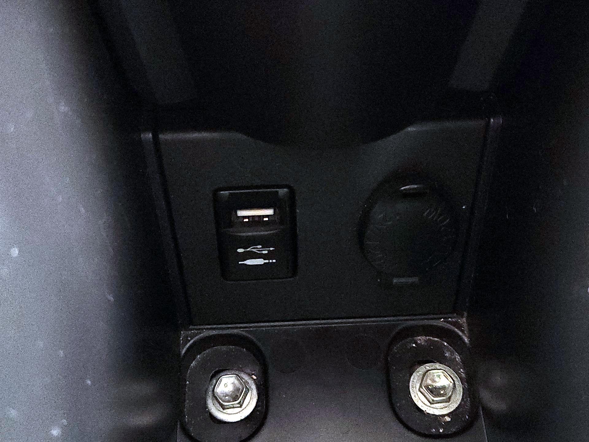 Thumbnail: 2013 Toyota Prius - 18