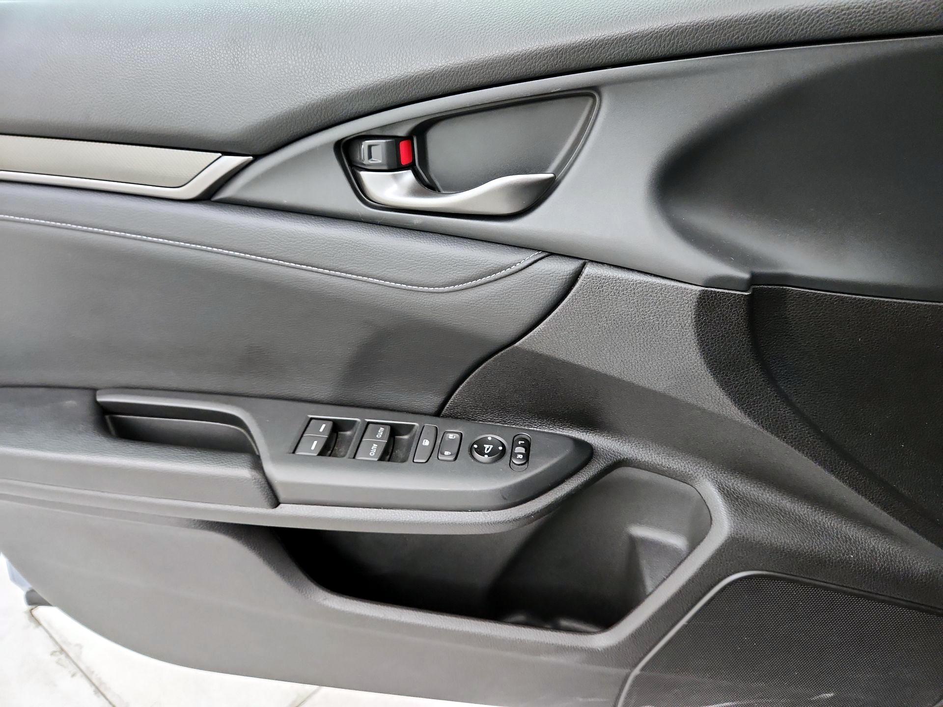 Thumbnail: 2017 Honda Civic - 12