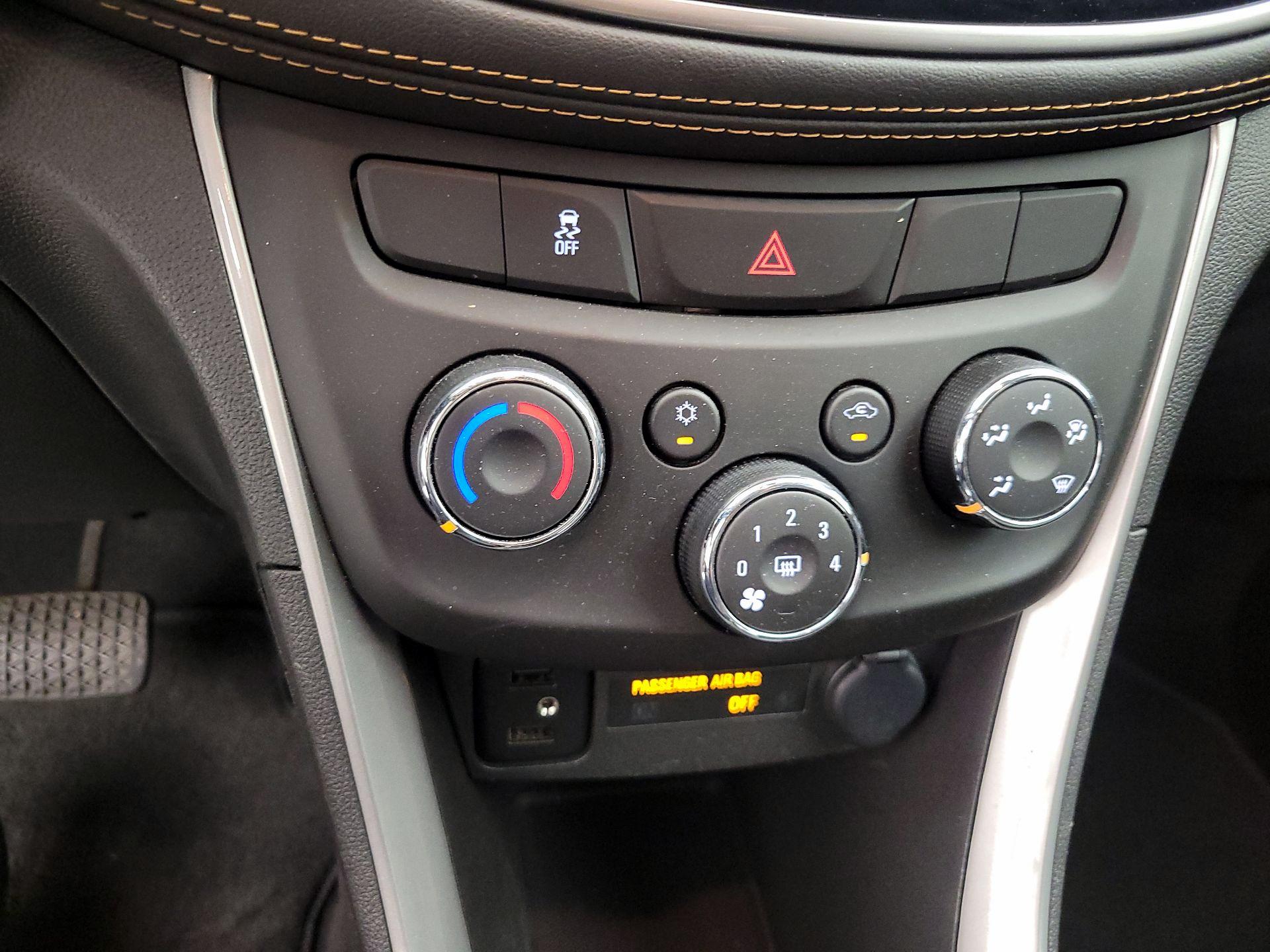 Thumbnail: 2022 Chevrolet Trax - 16