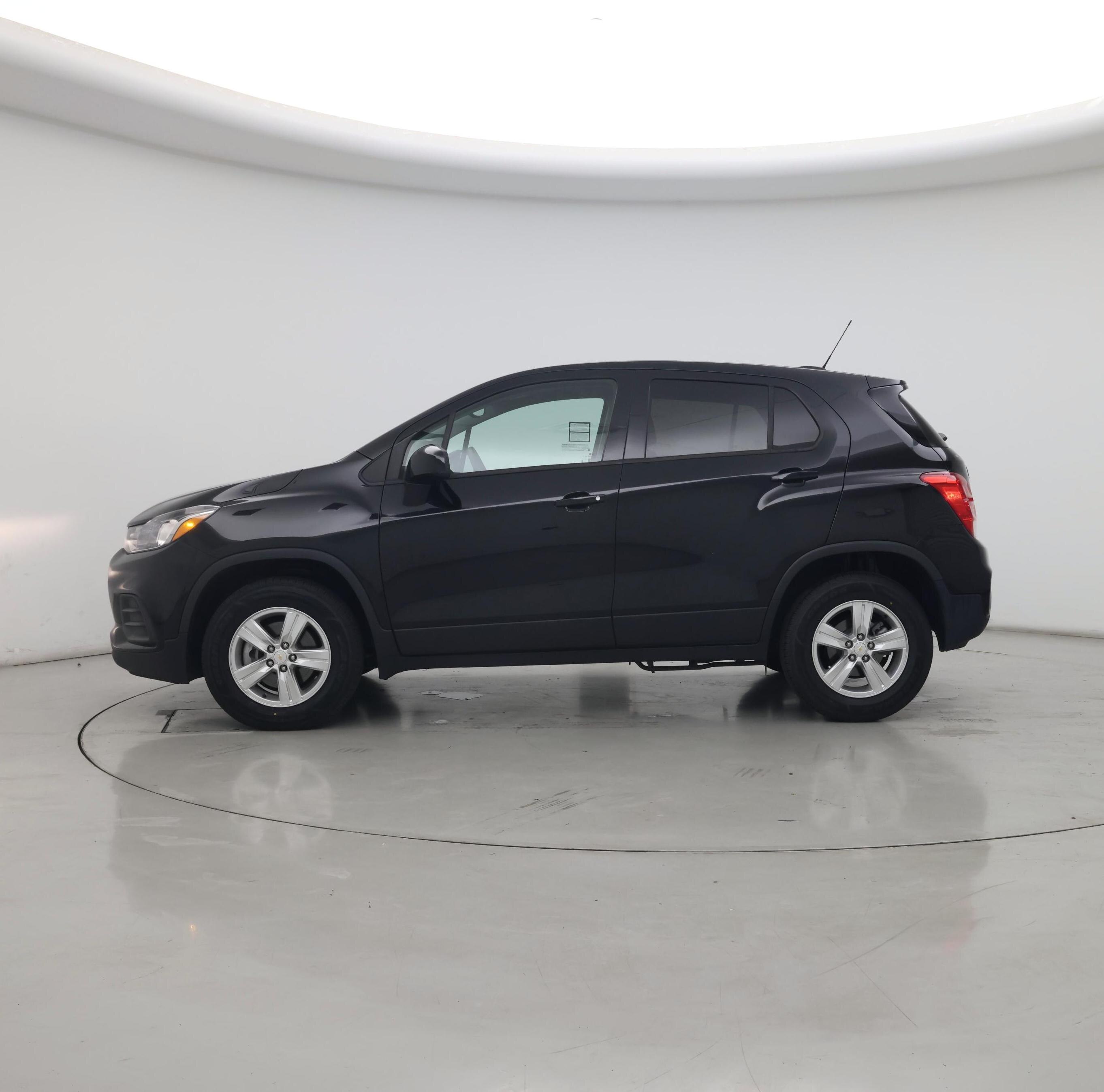 Thumbnail: 2022 Chevrolet Trax - 3