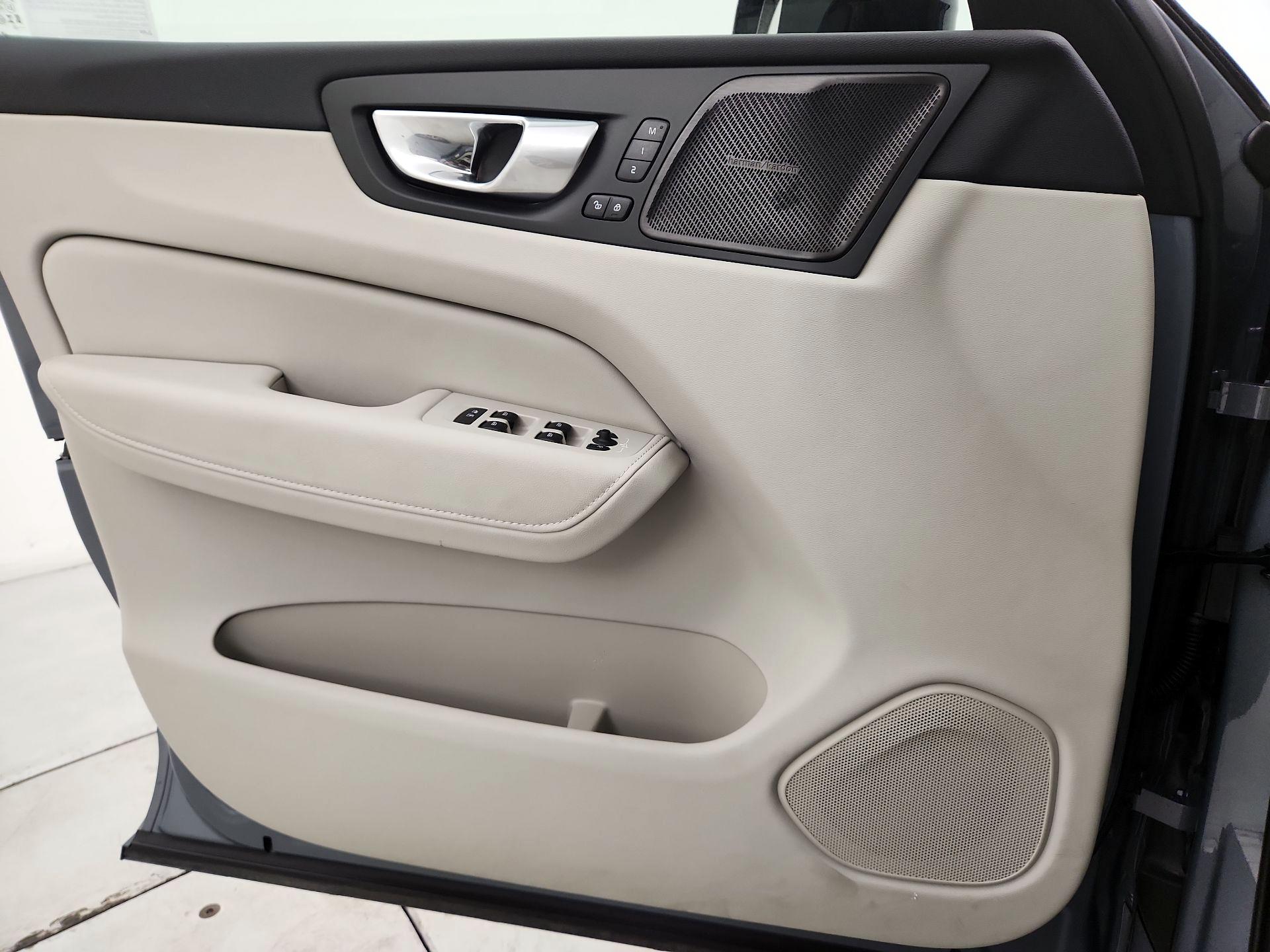 Thumbnail: 2023 Volvo XC60 - 12