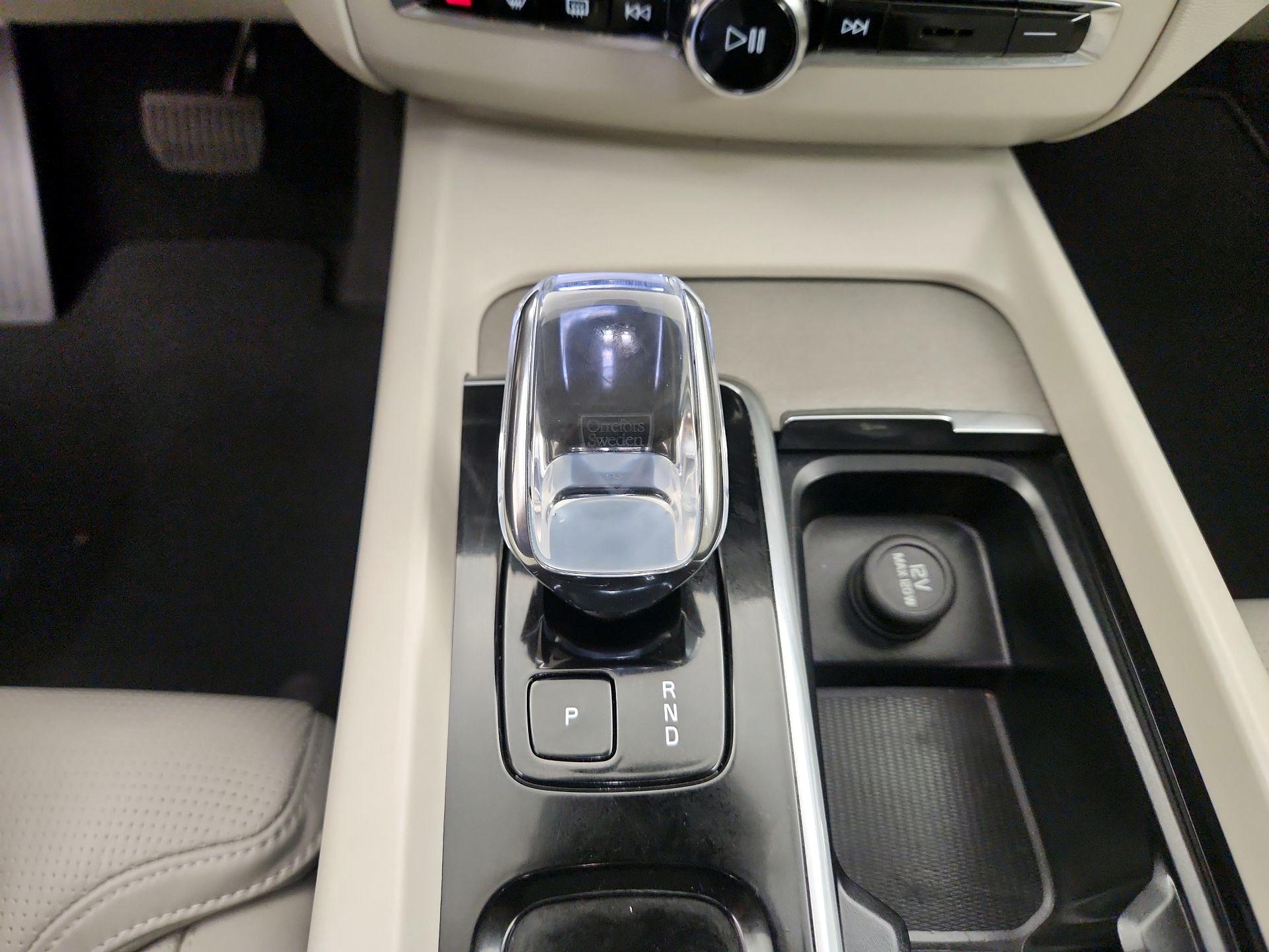 Thumbnail: 2023 Volvo XC60 - 17