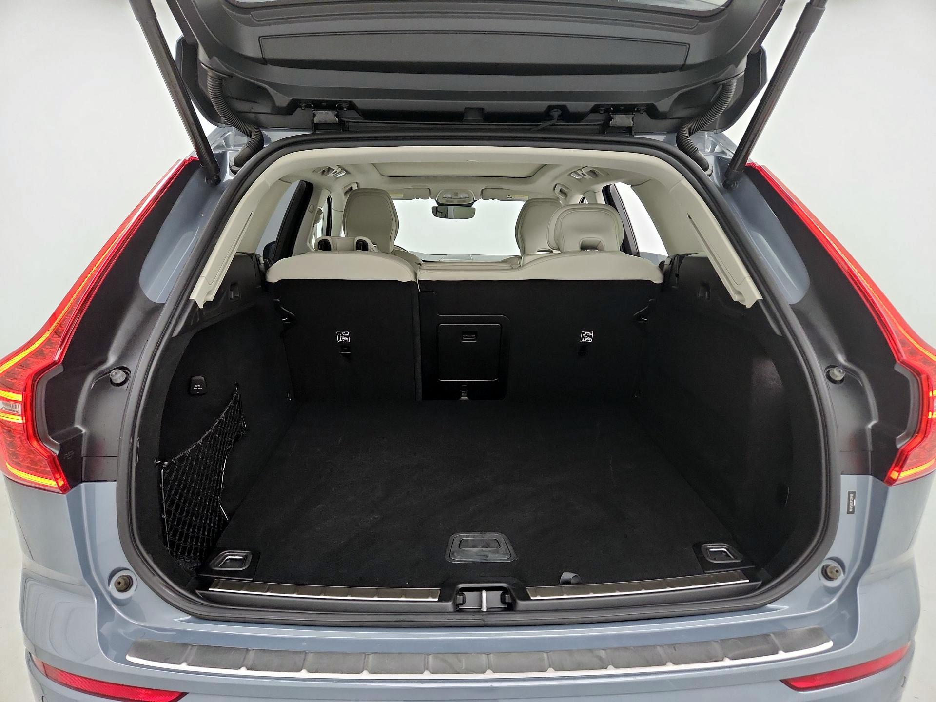 Thumbnail: 2023 Volvo XC60 - 20