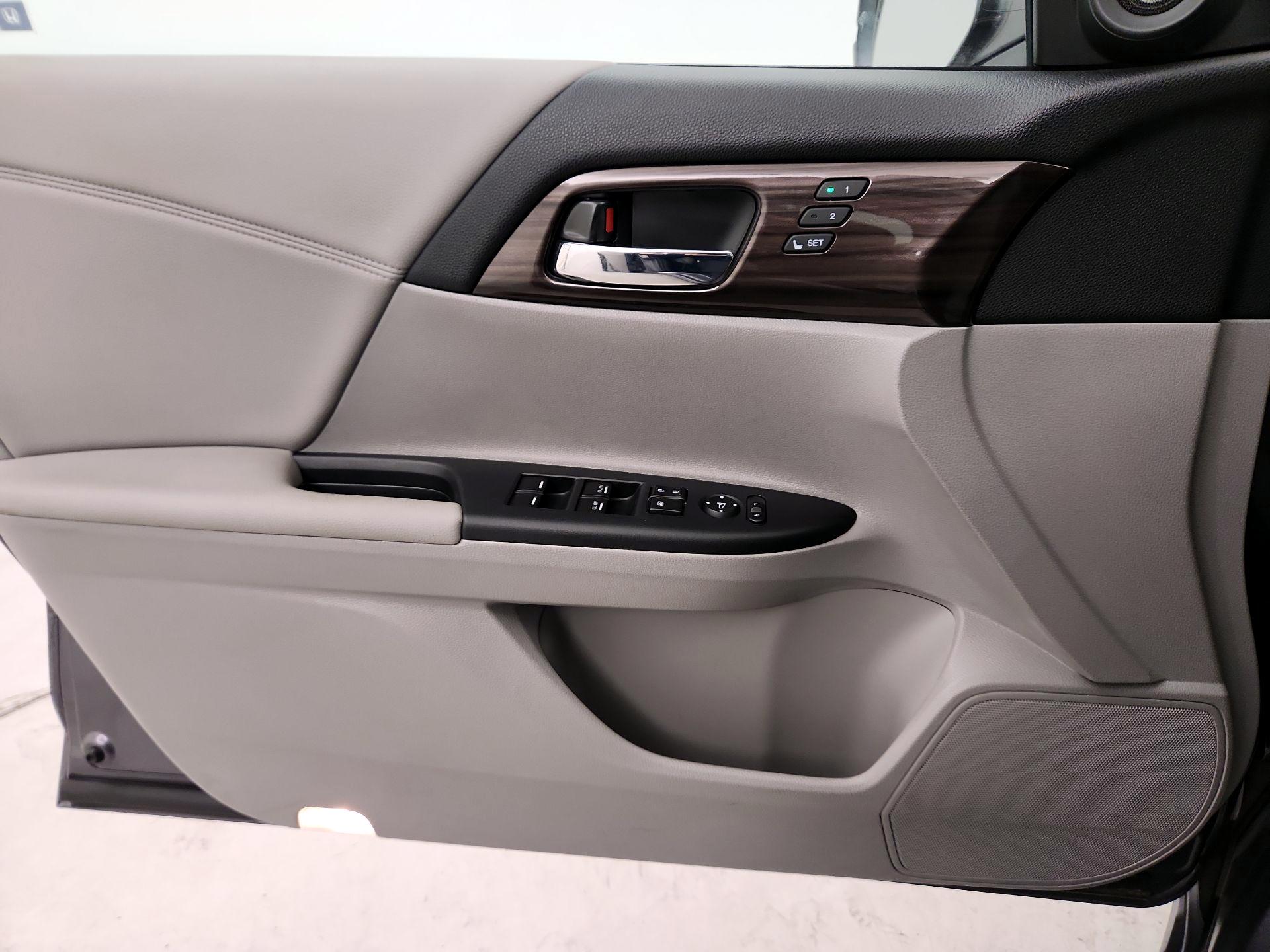 Thumbnail: 2017 Honda Accord - 12