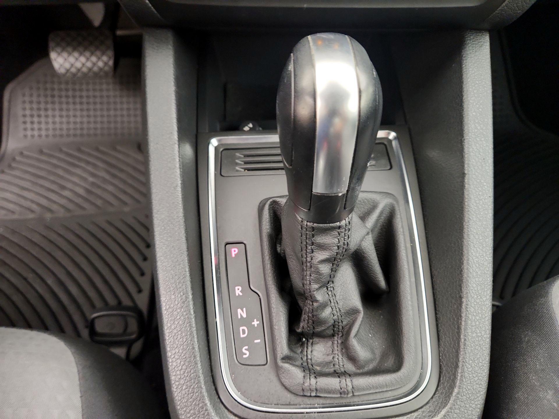 Thumbnail: 2017 Volkswagen Jetta - 17
