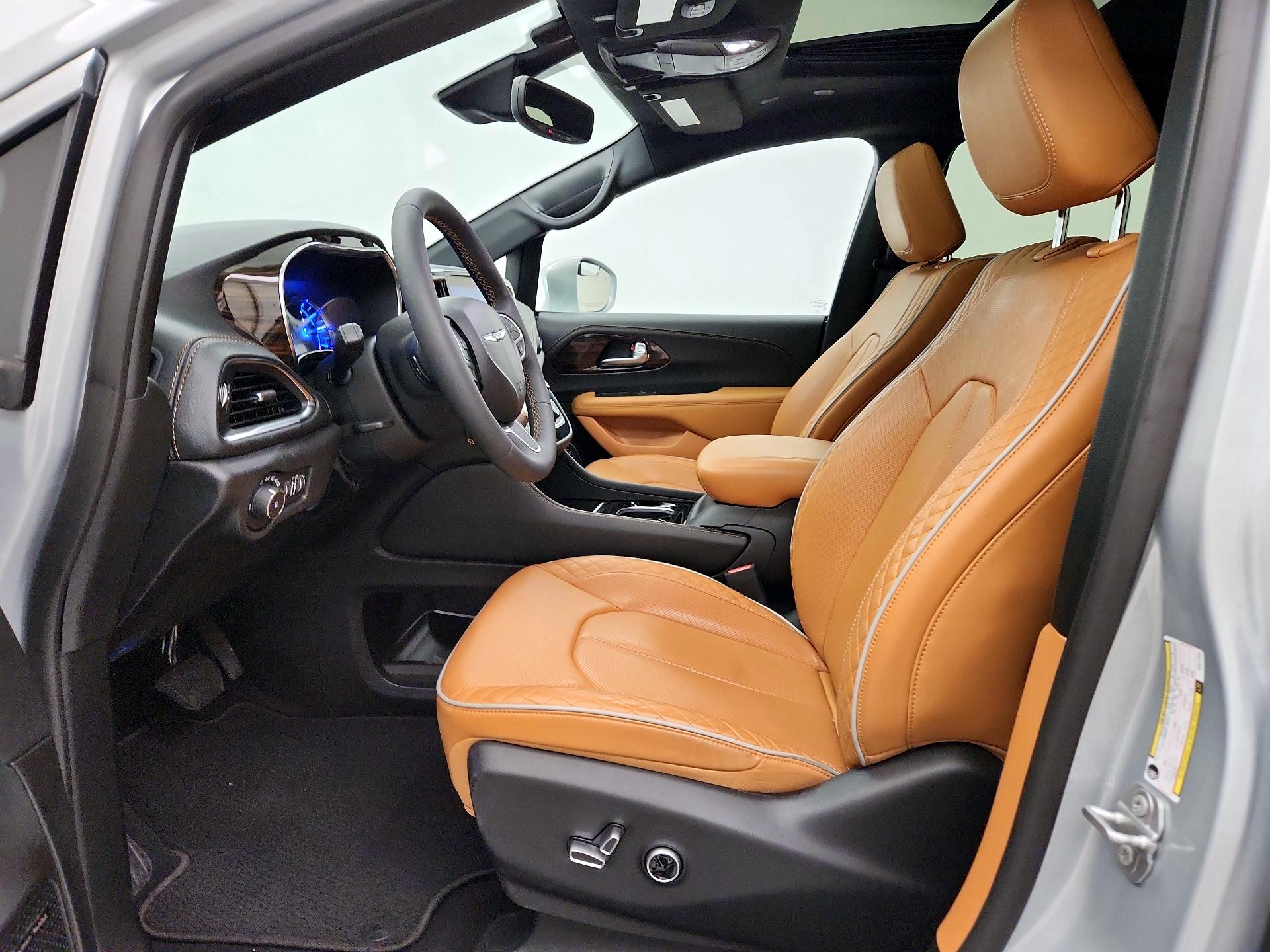 Thumbnail: 2022 Chrysler Pacifica - 11