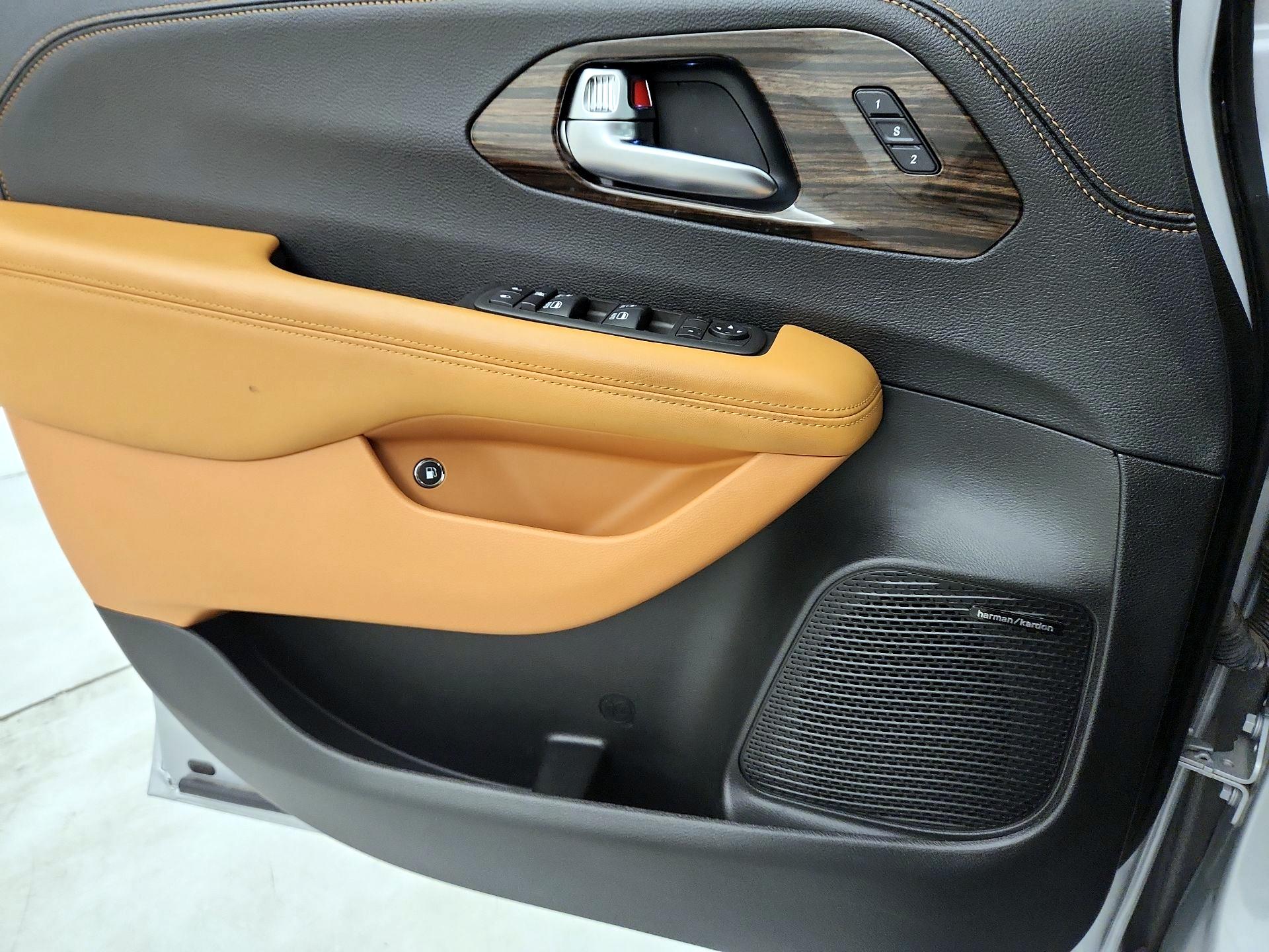 Thumbnail: 2022 Chrysler Pacifica - 12