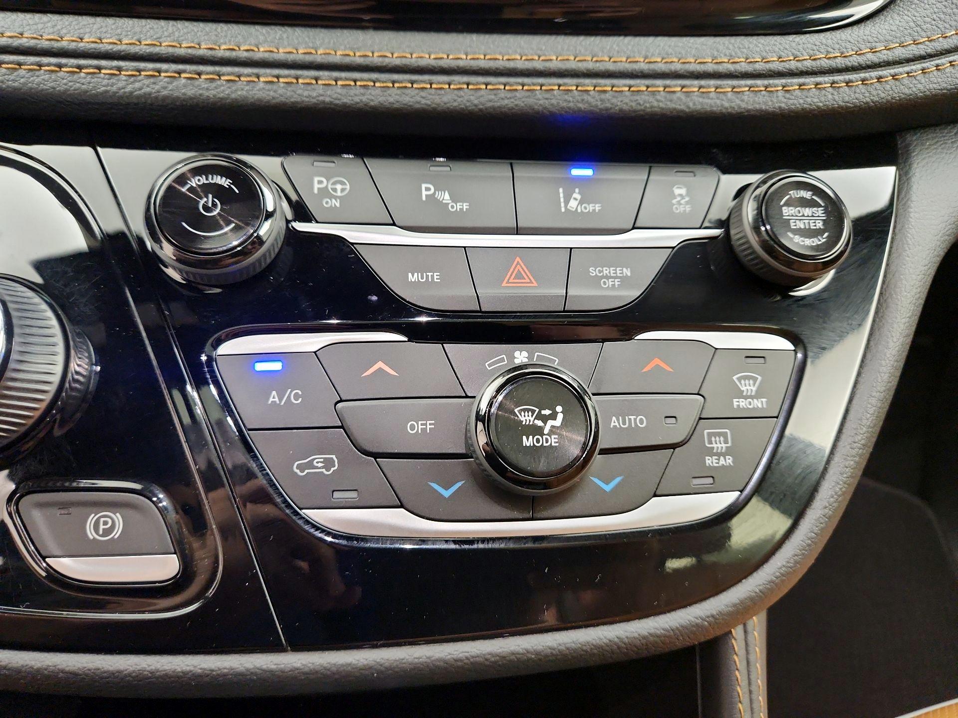 Thumbnail: 2022 Chrysler Pacifica - 17