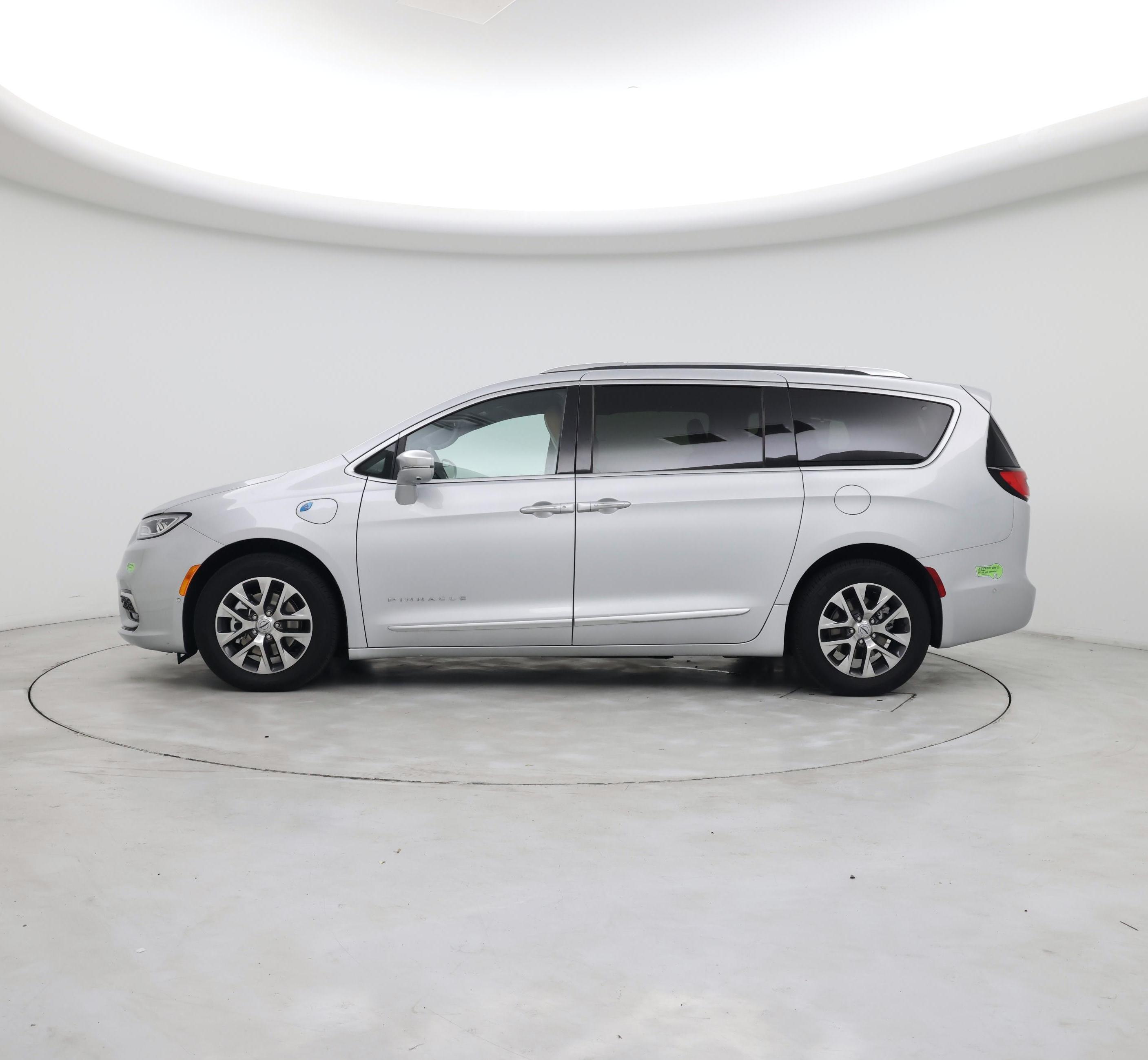Thumbnail: 2022 Chrysler Pacifica - 3