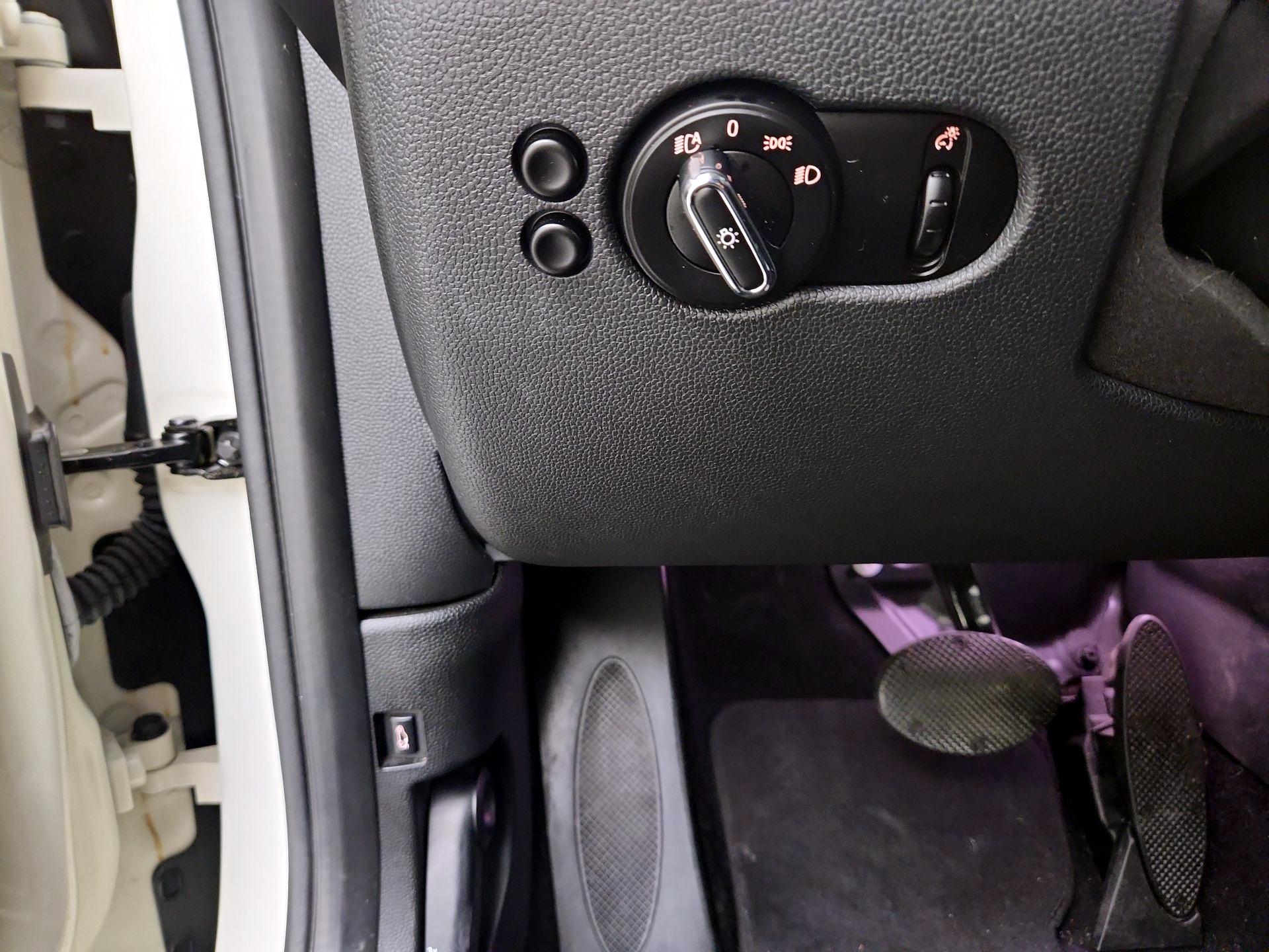 Thumbnail: 2015 MINI Cooper Hardtop - 13