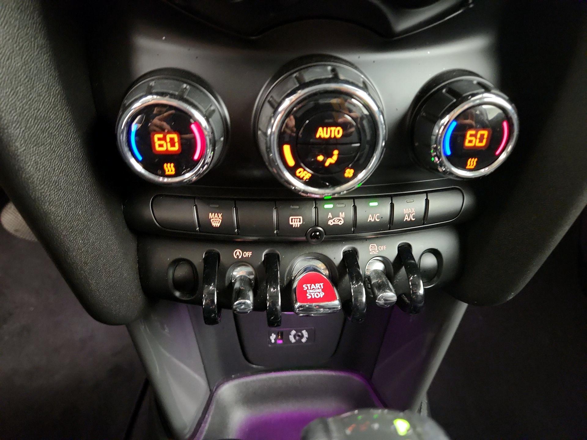Thumbnail: 2015 MINI Cooper Hardtop - 15