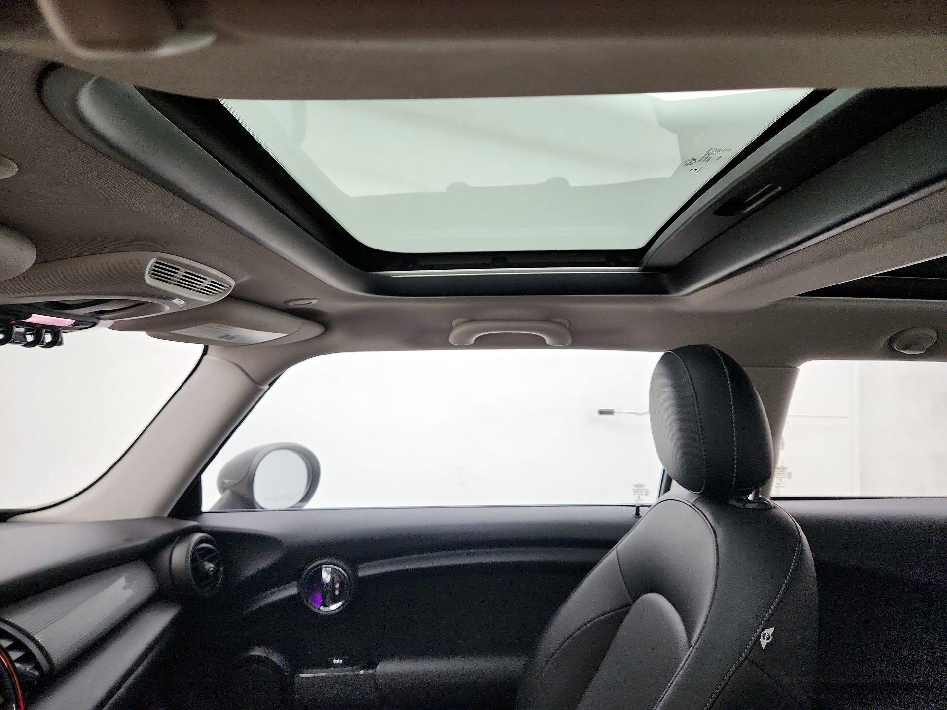 Thumbnail: 2015 MINI Cooper Hardtop - 18