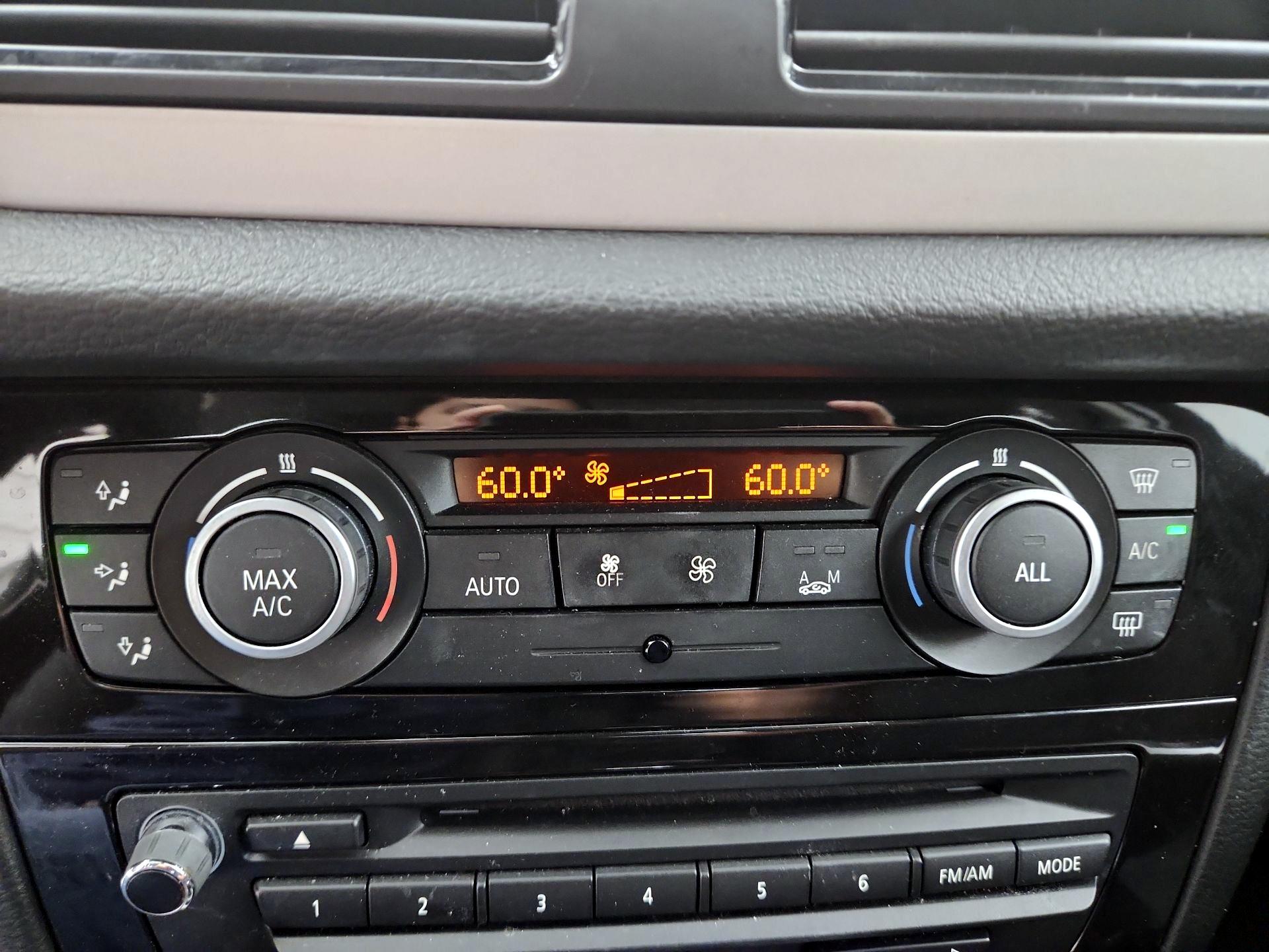 Thumbnail: 2015 BMW X1 - 16