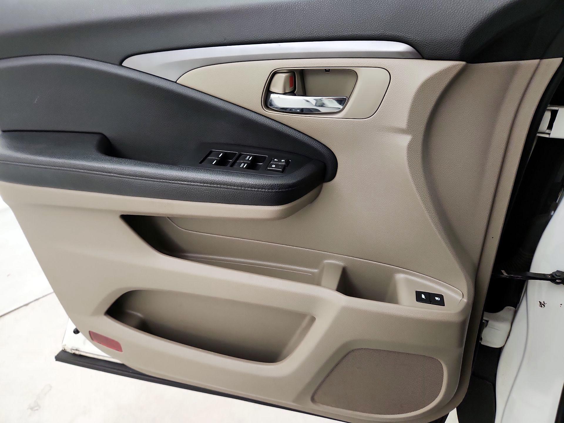 Thumbnail: 2016 Honda Pilot - 12