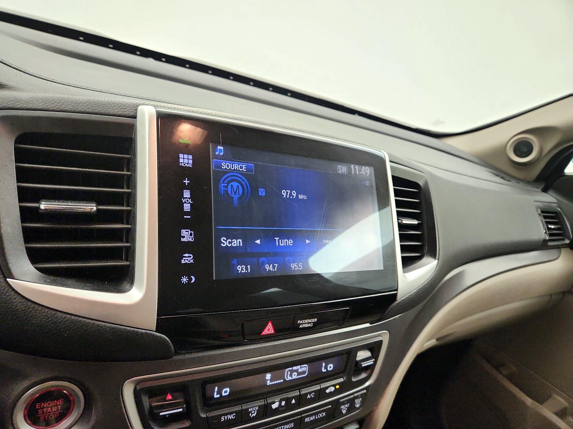 Thumbnail: 2016 Honda Pilot - 15