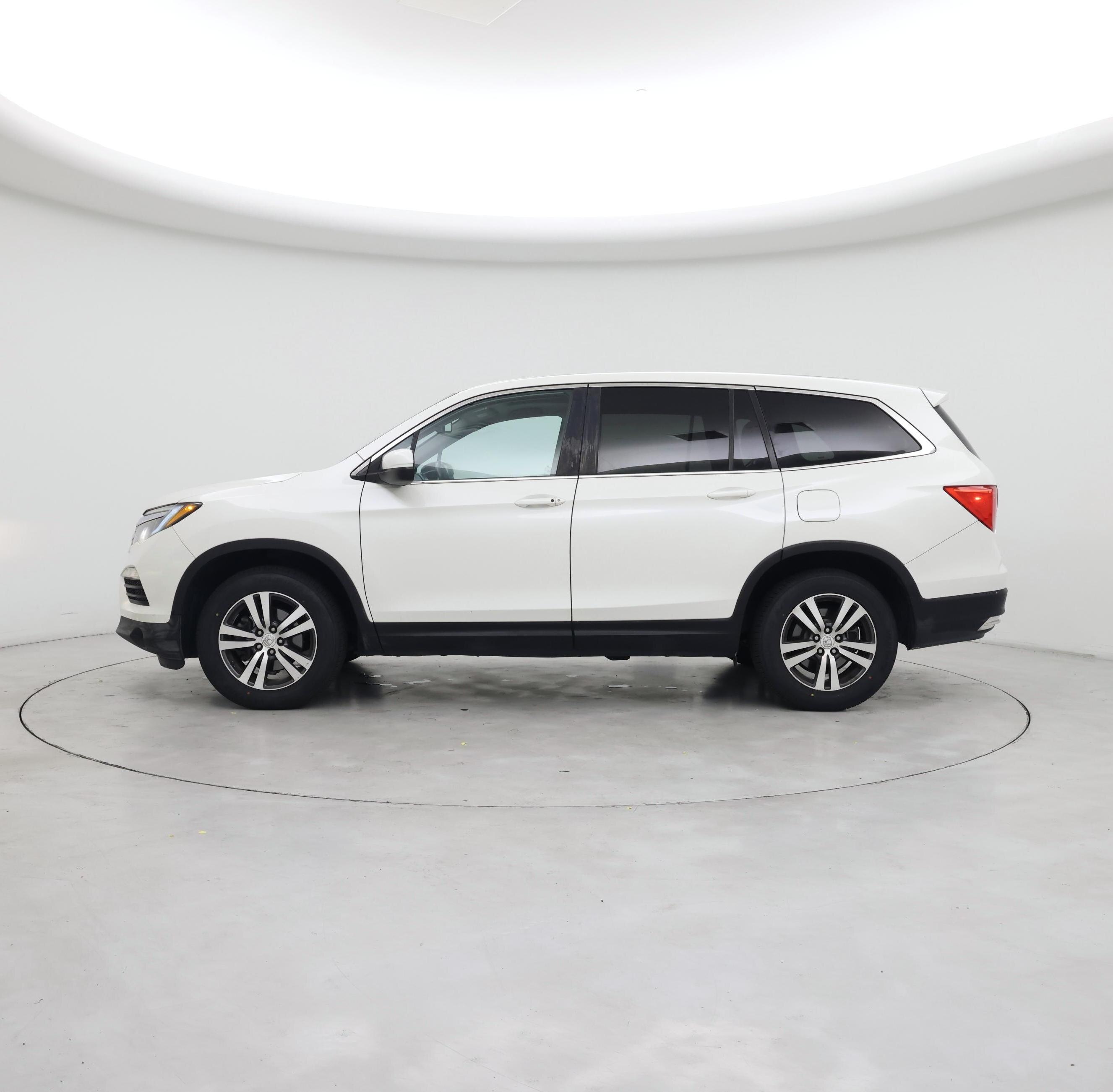 Thumbnail: 2016 Honda Pilot - 3