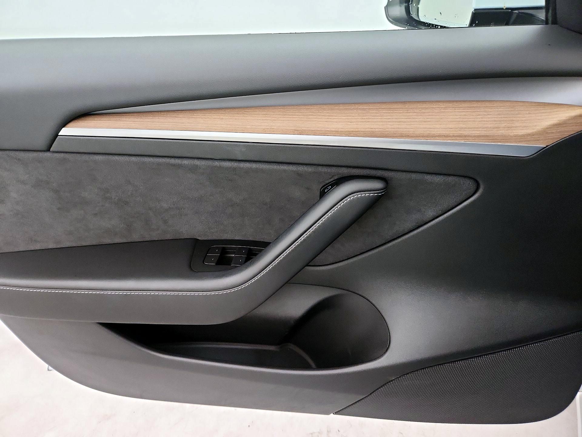 Thumbnail: 2021 Tesla Model 3 - 12