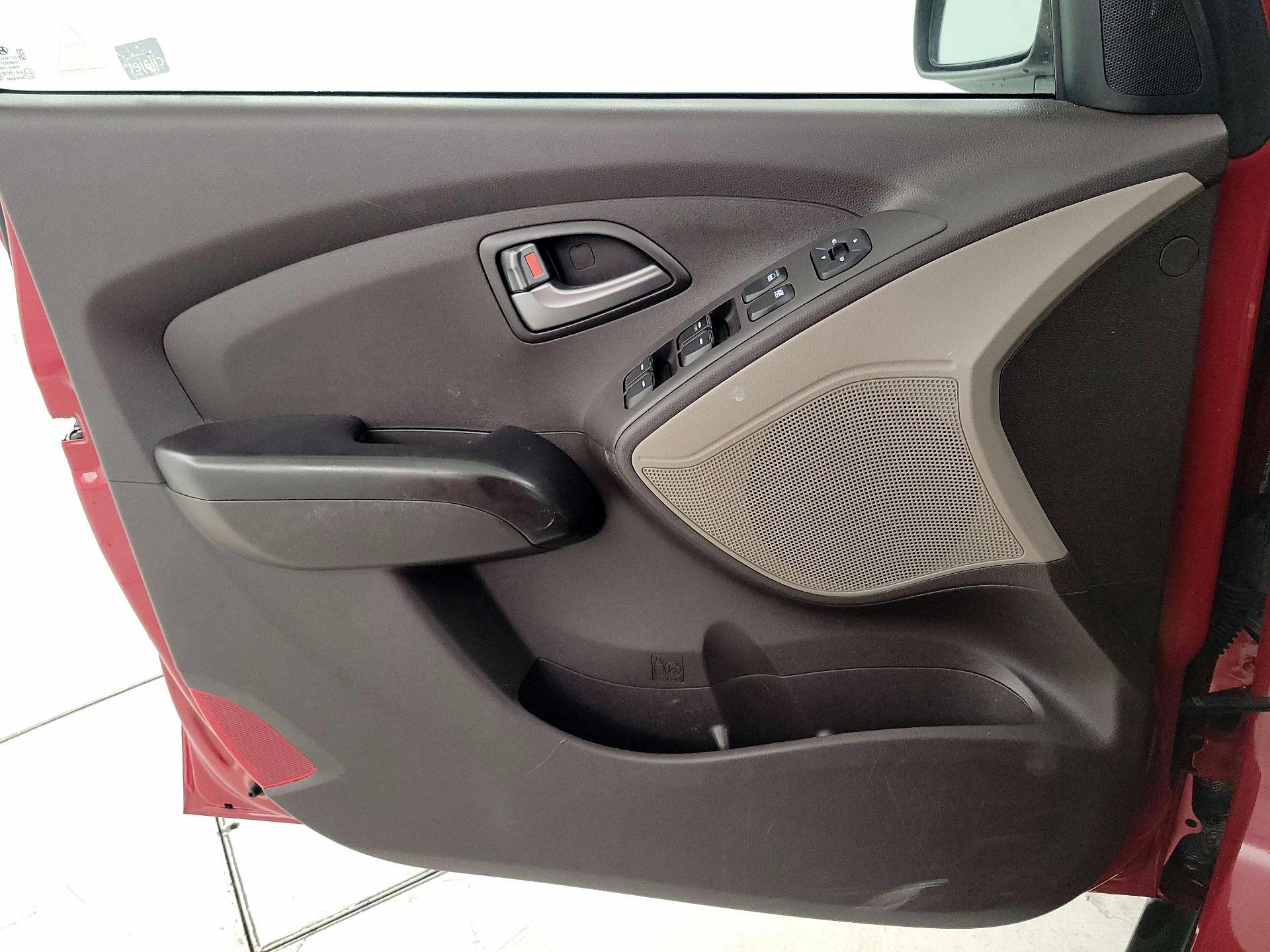 Thumbnail: 2015 Hyundai Tucson - 12