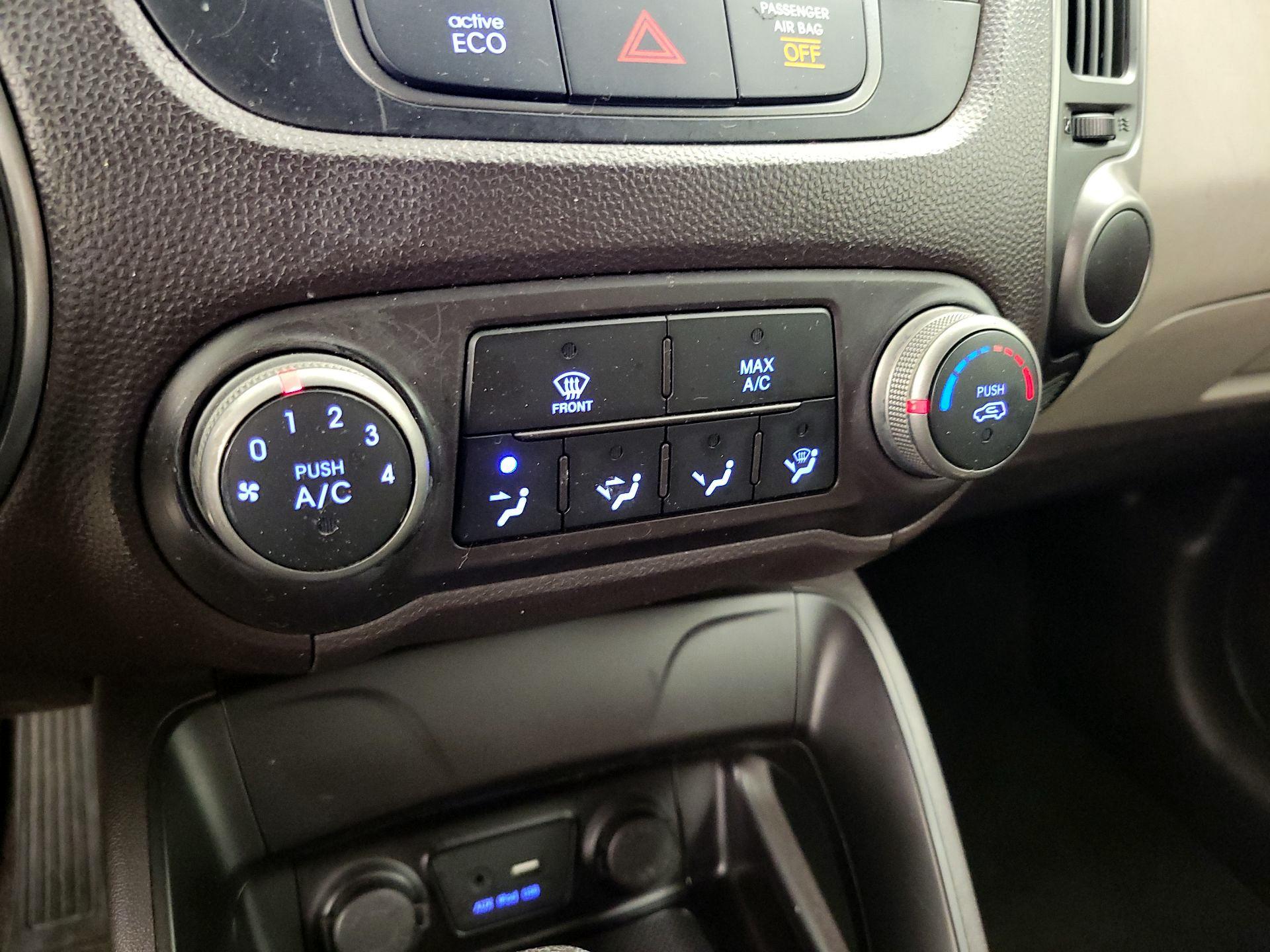 Thumbnail: 2015 Hyundai Tucson - 15