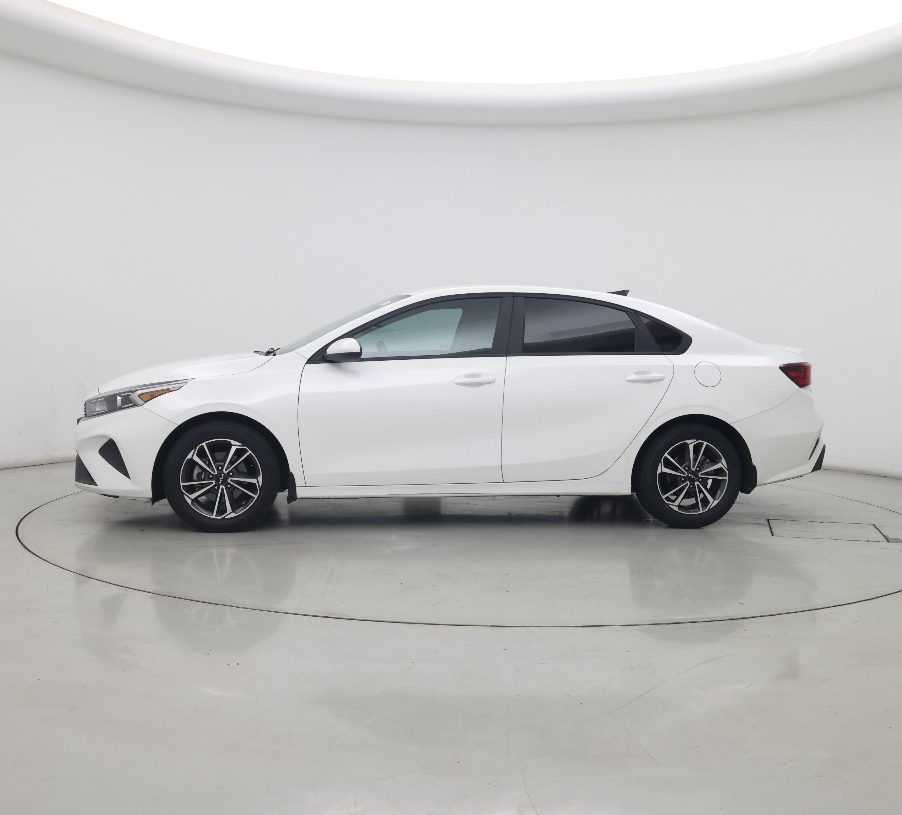 Thumbnail: 2023 Kia Forte - 3