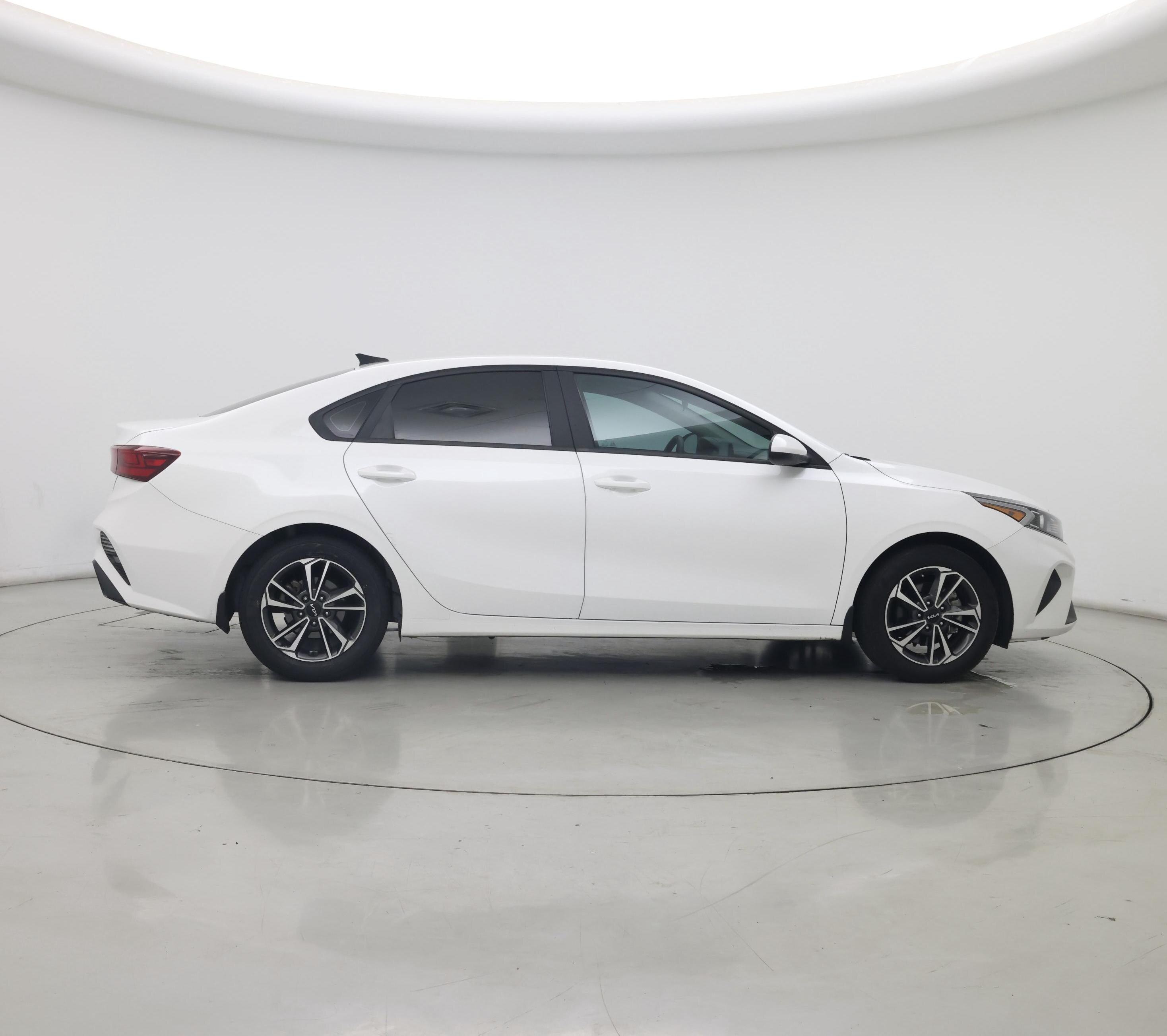 Thumbnail: 2023 Kia Forte - 7