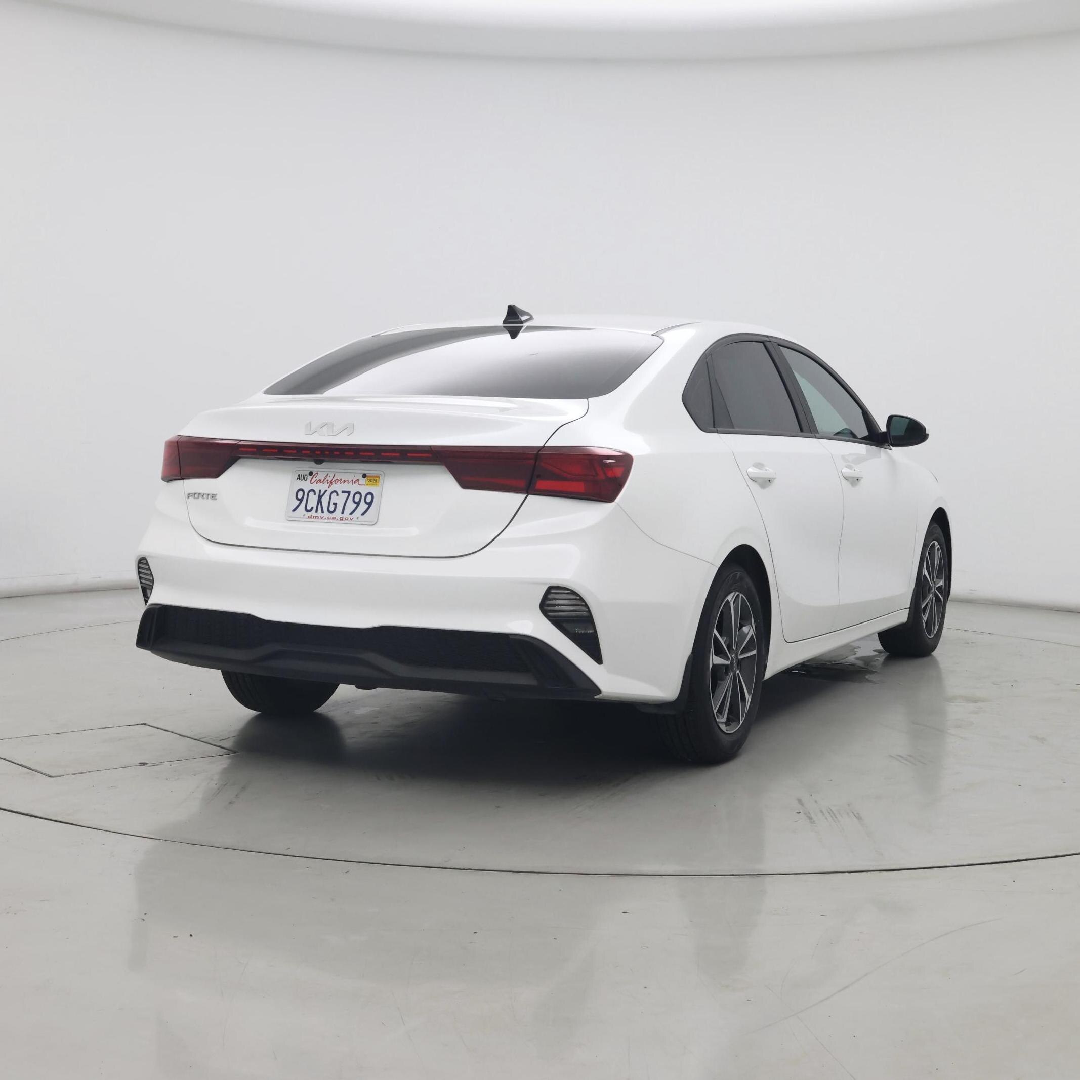 Thumbnail: 2023 Kia Forte - 8