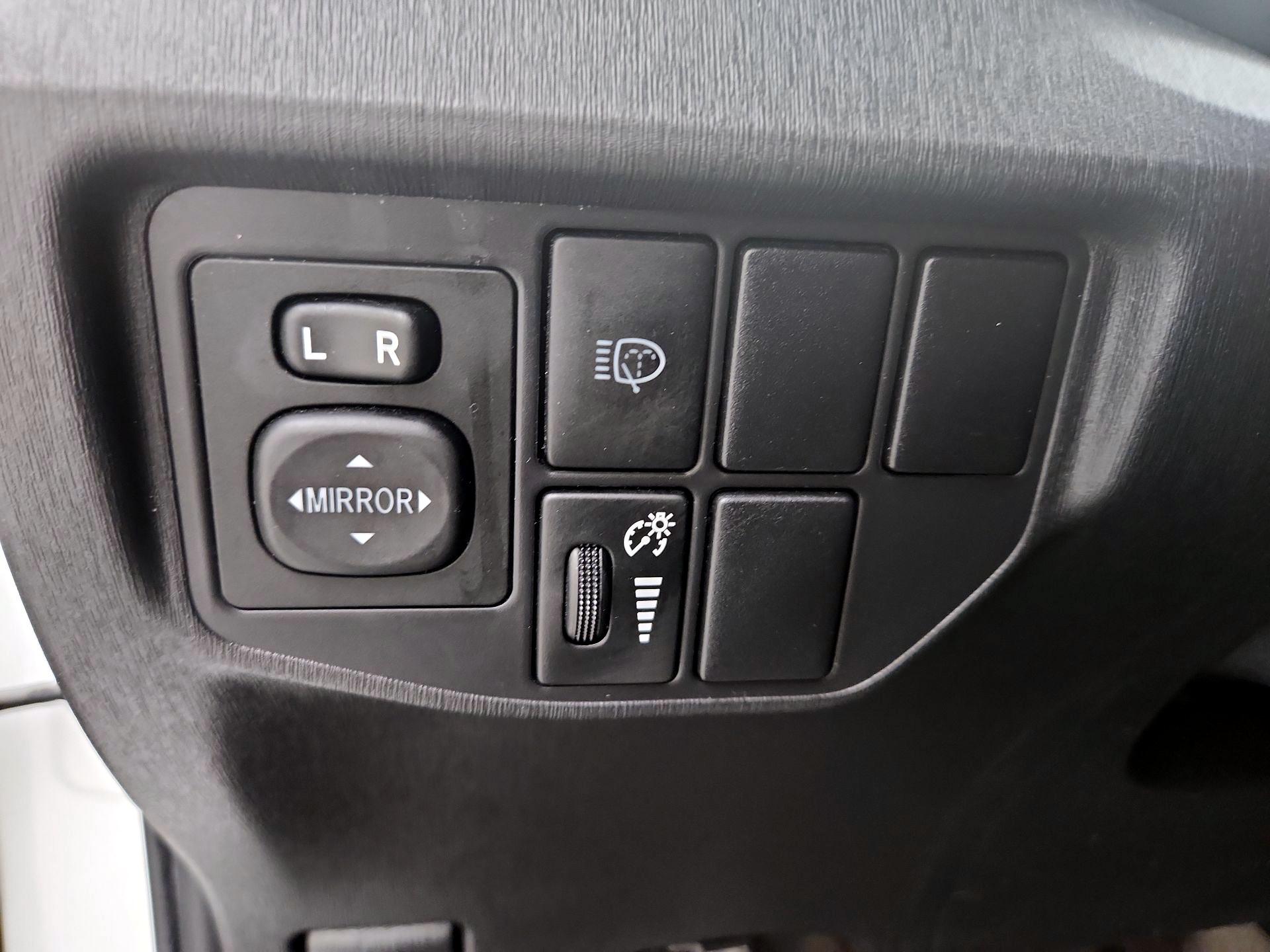 Thumbnail: 2015 Toyota Prius - 13