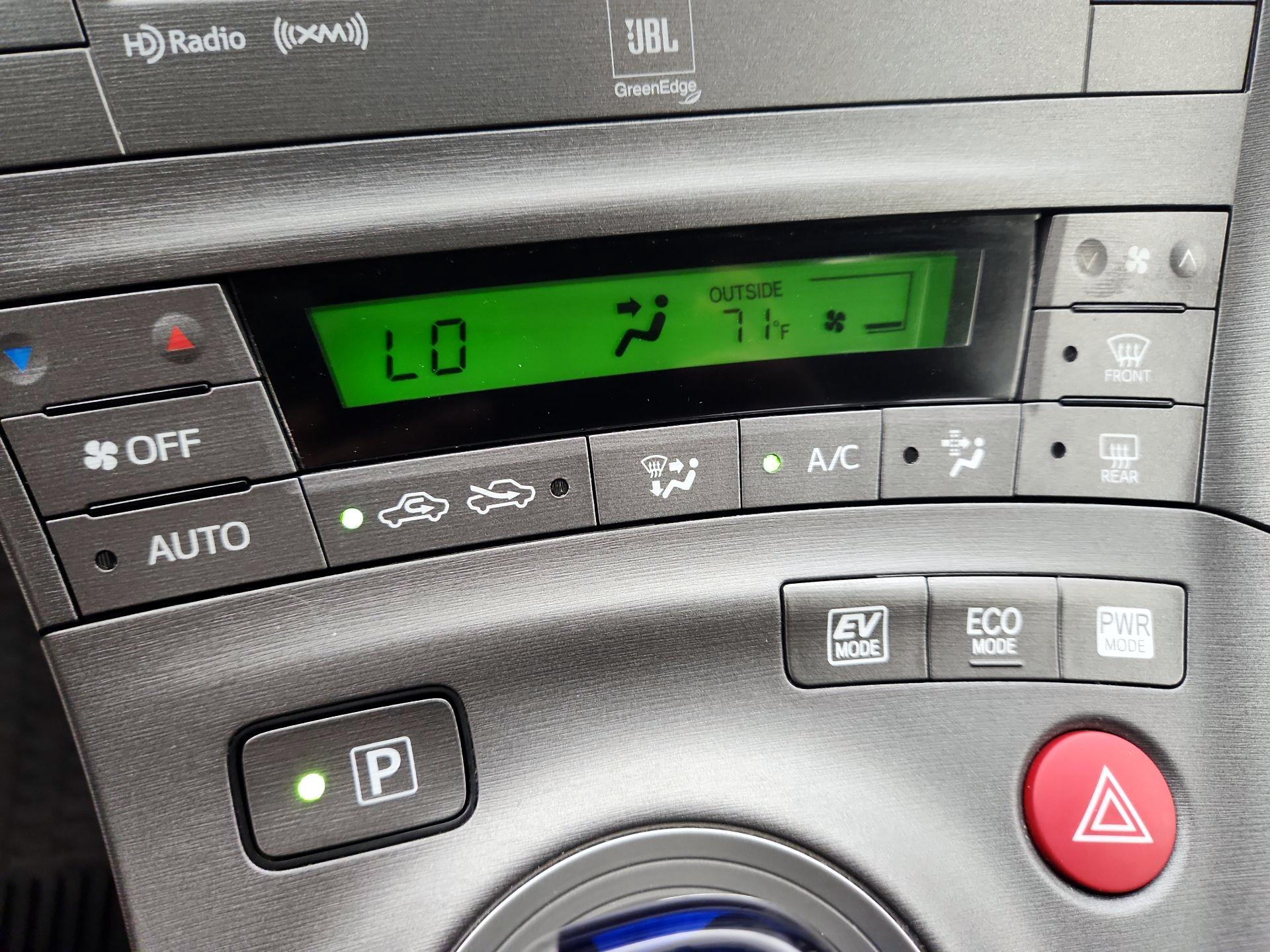 Thumbnail: 2015 Toyota Prius - 16